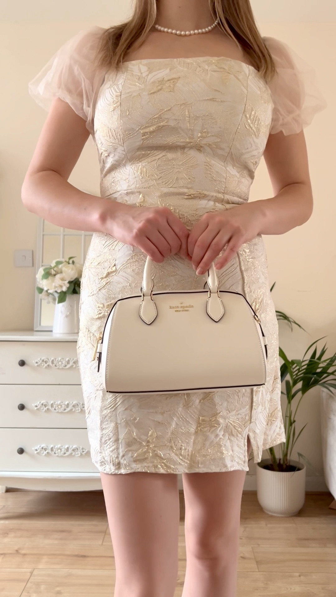 White swan, black swan, or both? 🦢🎼🎹 Which is your favorite dress? 
All 3 dresses by @jjshouseofficial @jjshouse.uk AD discount code loretta0201 for 10% off ✨

#jjshouse #madebyjjs #swanlake #whitedress #blackdress #fashionblogger #fashionstyle #styleinspiration #outfitinspiration #fashion #style #winter #spring #winterfashion #springfashion #winteroutfits #wintervibes #vintage #vintagefashion #vintagestyle #vintageaesthetic #vintageoutfit #parisian #parisianstyle #retro #retrofashion #自然 #时尚