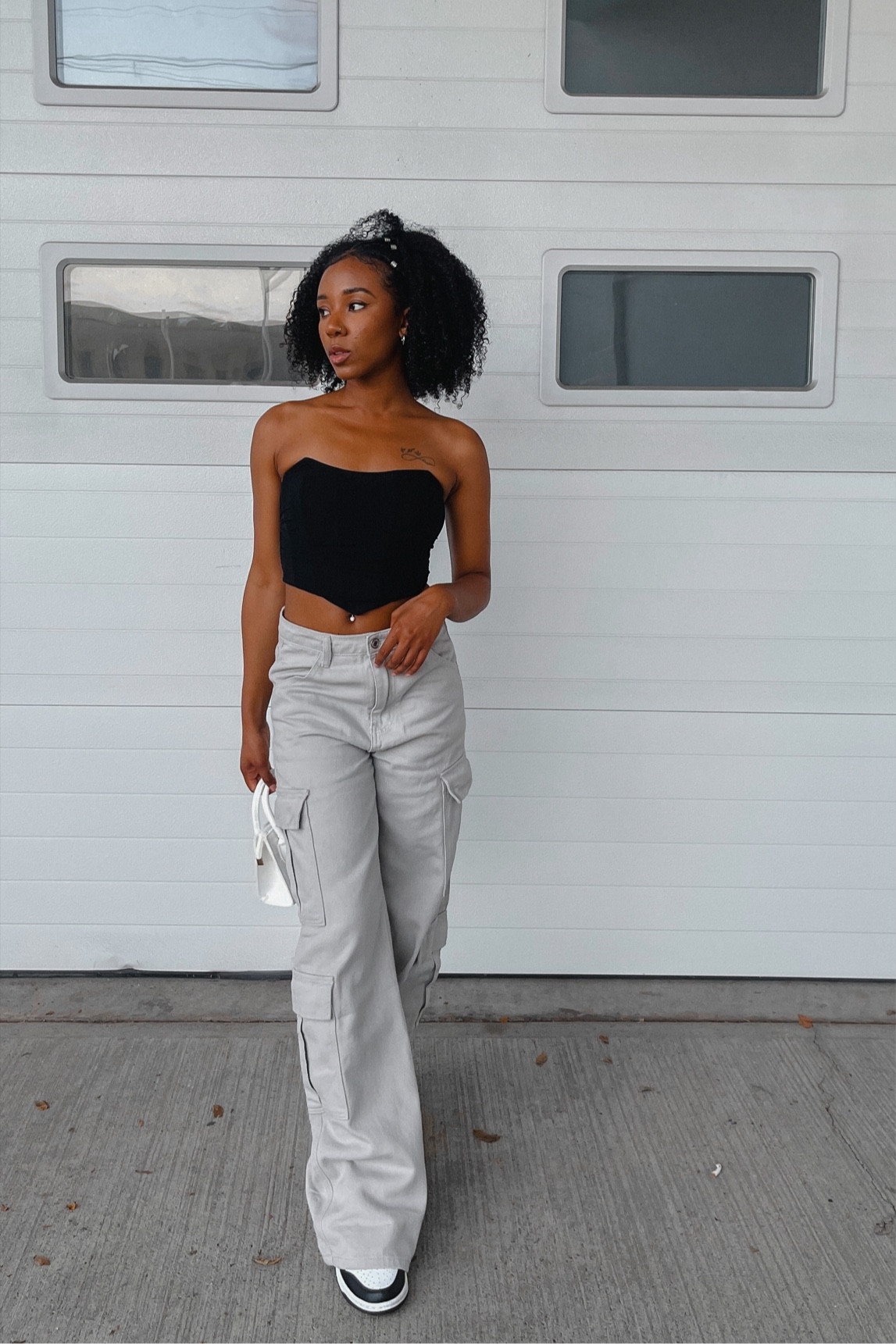 Black outfits>>
Easy outfits 
Monochrome outfits 
Street style 
Minimal outfits 
Petite 

#LTKstyletip #LTKitbag #LTKshoecrush