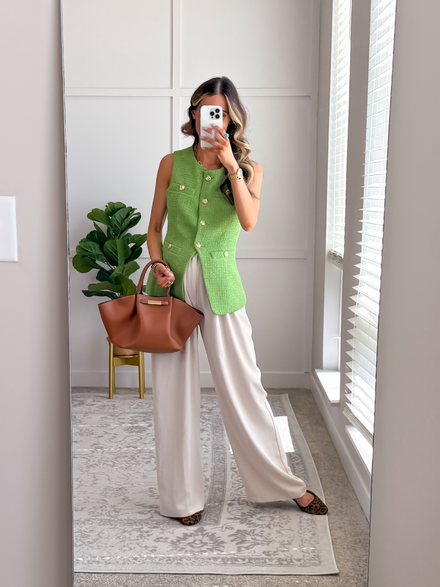 LTKCon Conference day - snappy casual 

Wearing a small top and size 10 pants (run small, recommend sizing up) I’m also 25 weeks pregnant in this photo 

#LTKStyleTip #LTKWorkwear #LTKCon