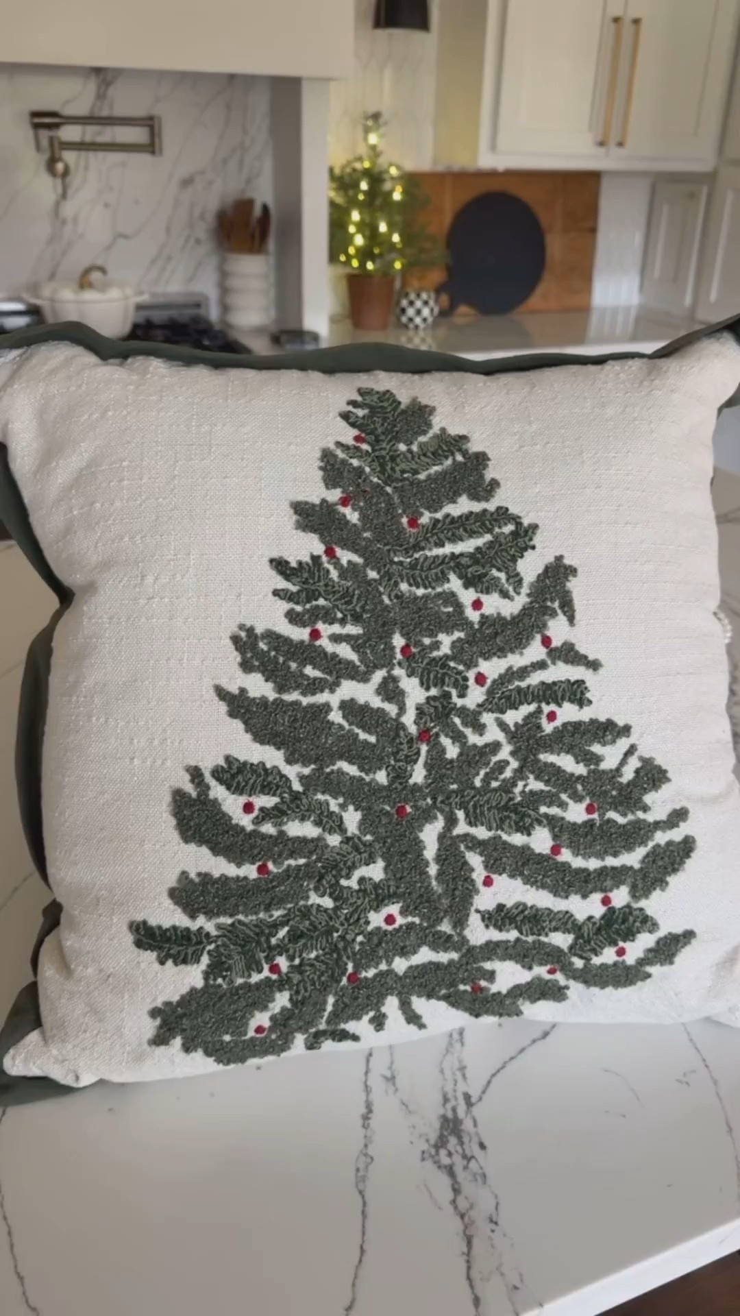 It’s SO pretty!! Less than $19! 




#LTKU #LTKHome #LTKHoliday