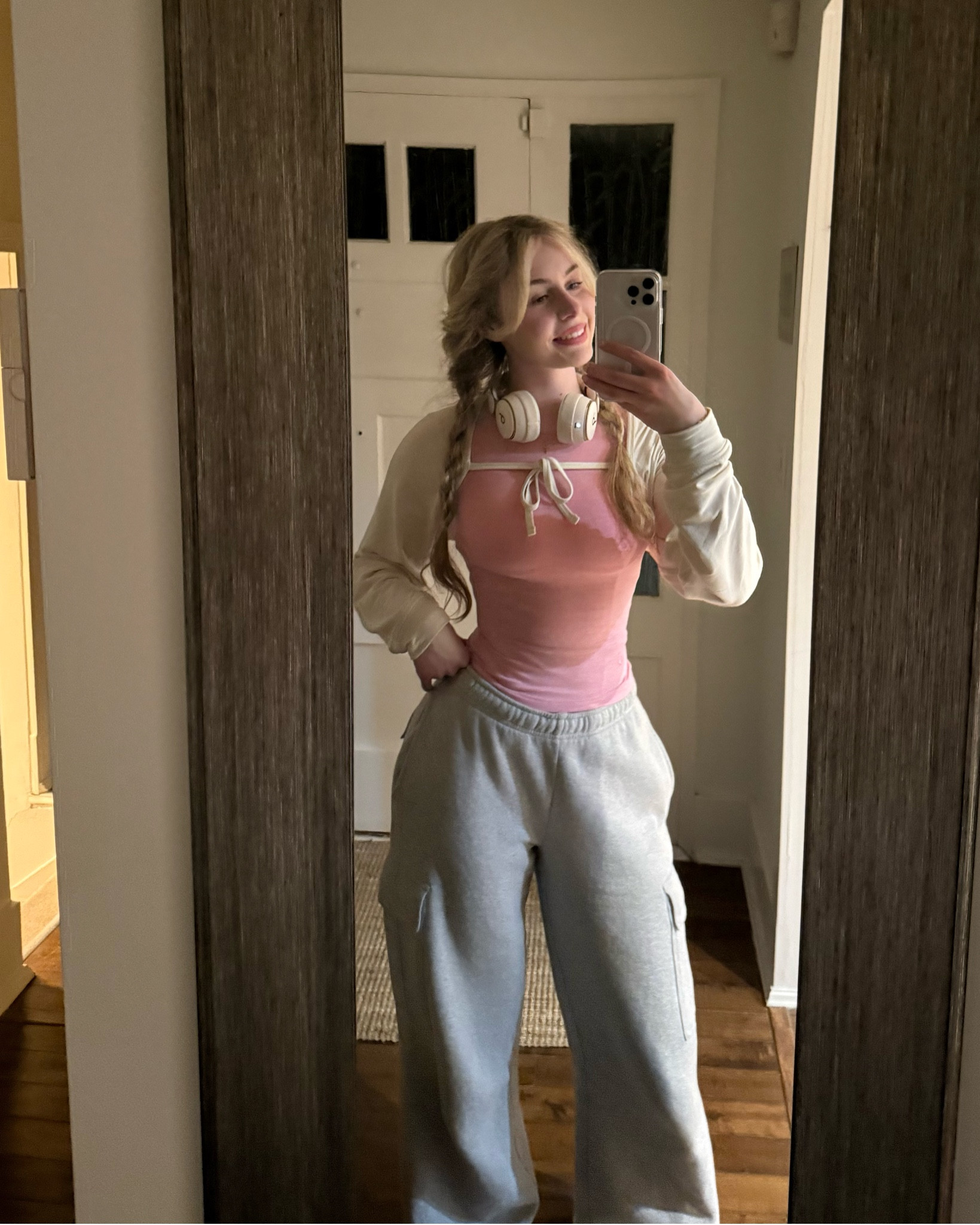 Size xs shrug
Size s sweats
