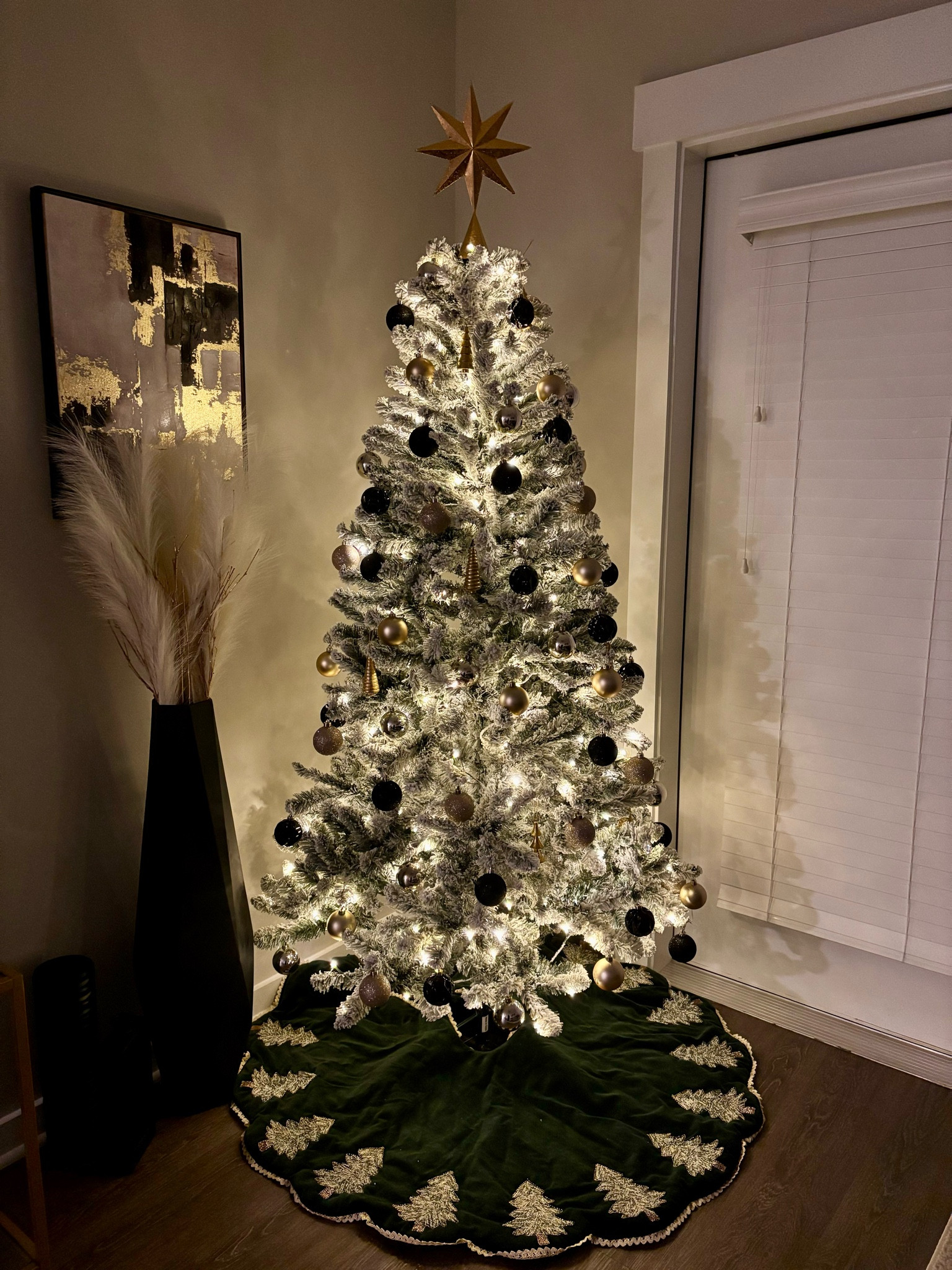 My Christmas Tree 🎄🫶🏽✨

#LTKHoliday #LTKSeasonal #LTKHome