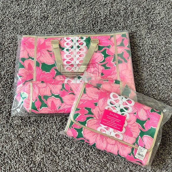 NWT Lilly Pulitzer Kelly Green & Pink Hibis Kiss Tote Bag AND Clutch. | Poshmark