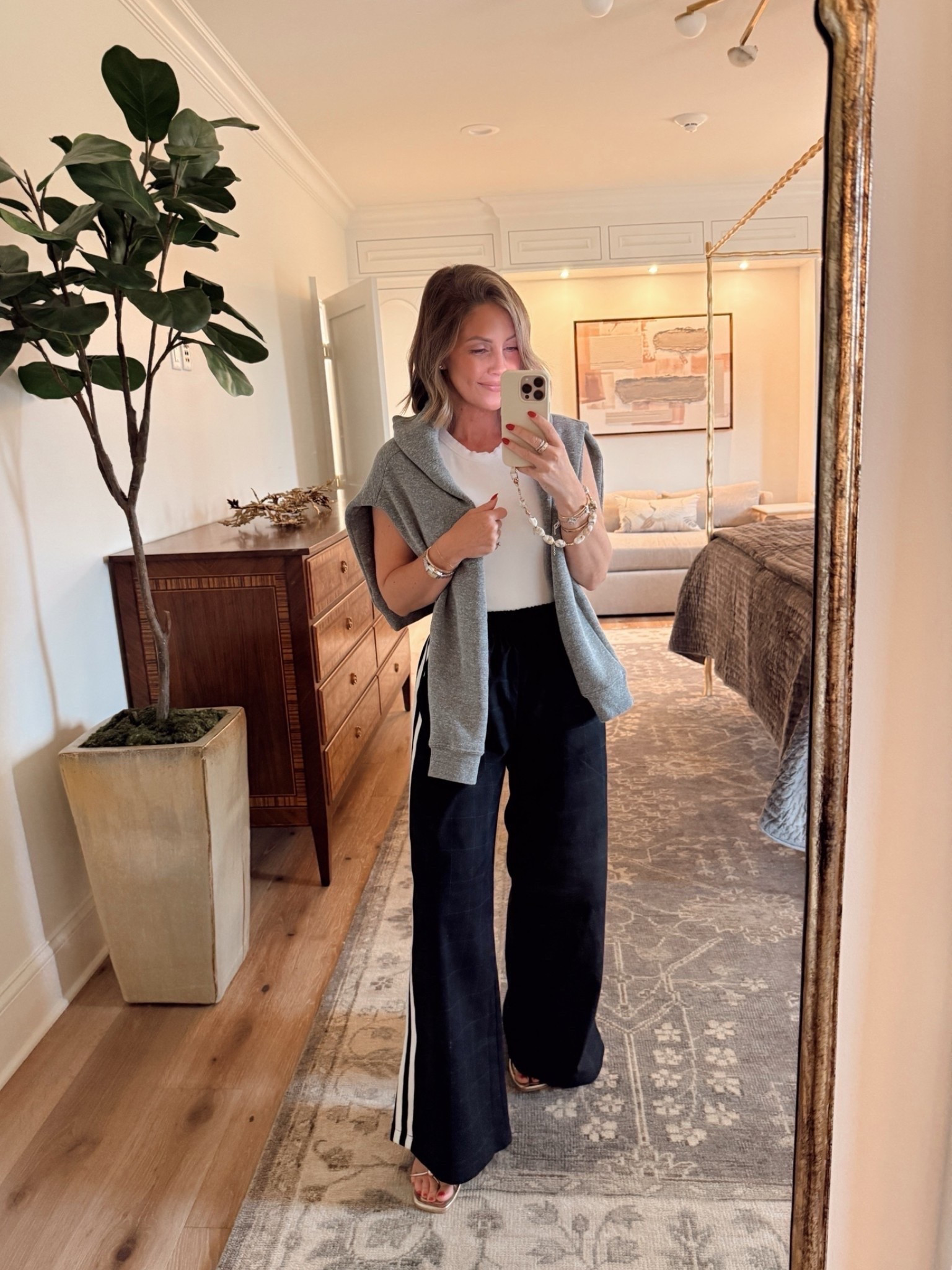 Small sweatshirt / XS tank top/ XS petite pants

casual outfits, fall outfits, sweater, home finds, Amanda west, almost_readyblog

#LTKootd #LTKPetite #LTKOver40