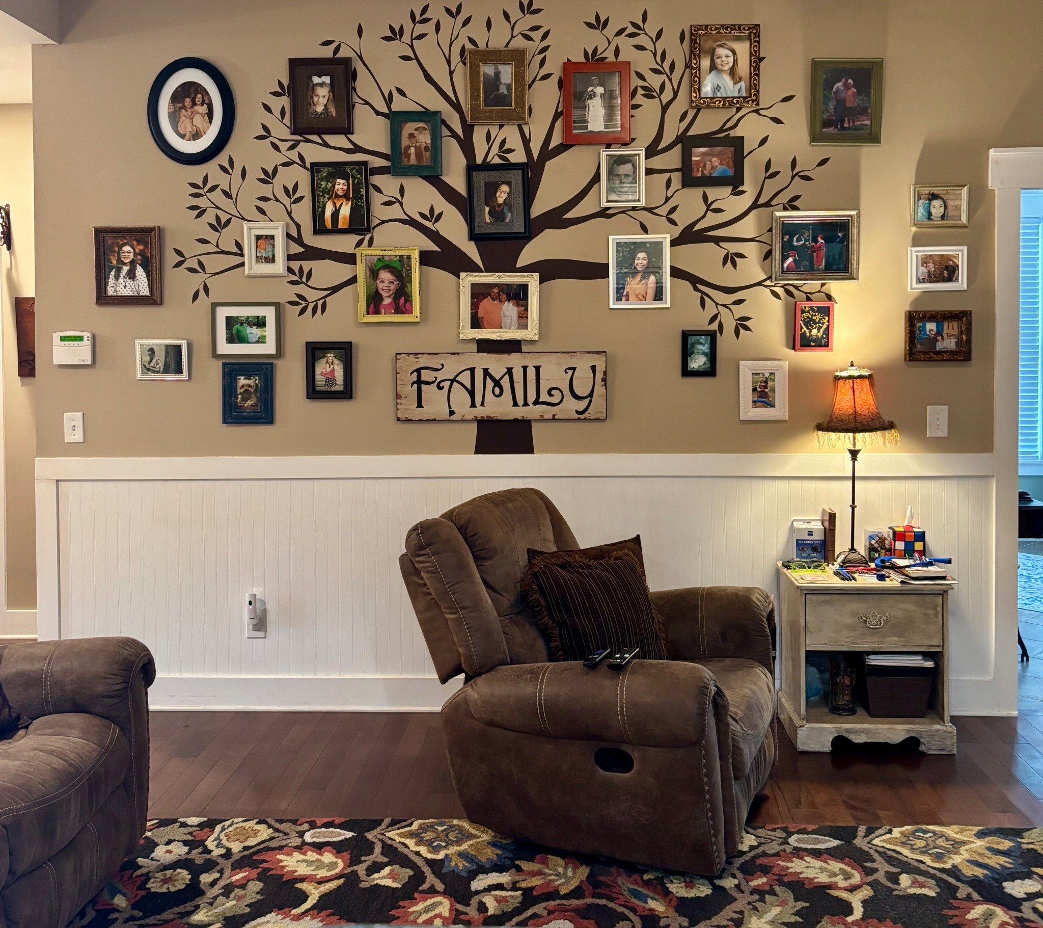 Our favorite, the family tree! 🌳 🩷 

#LTKHome
