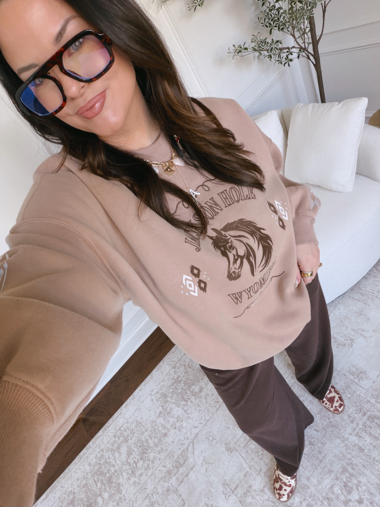 Wearing an XL in the sweatshirt and a large in the pantss

#LTKmomlife #LTKFindsUnder50 #LTKootd