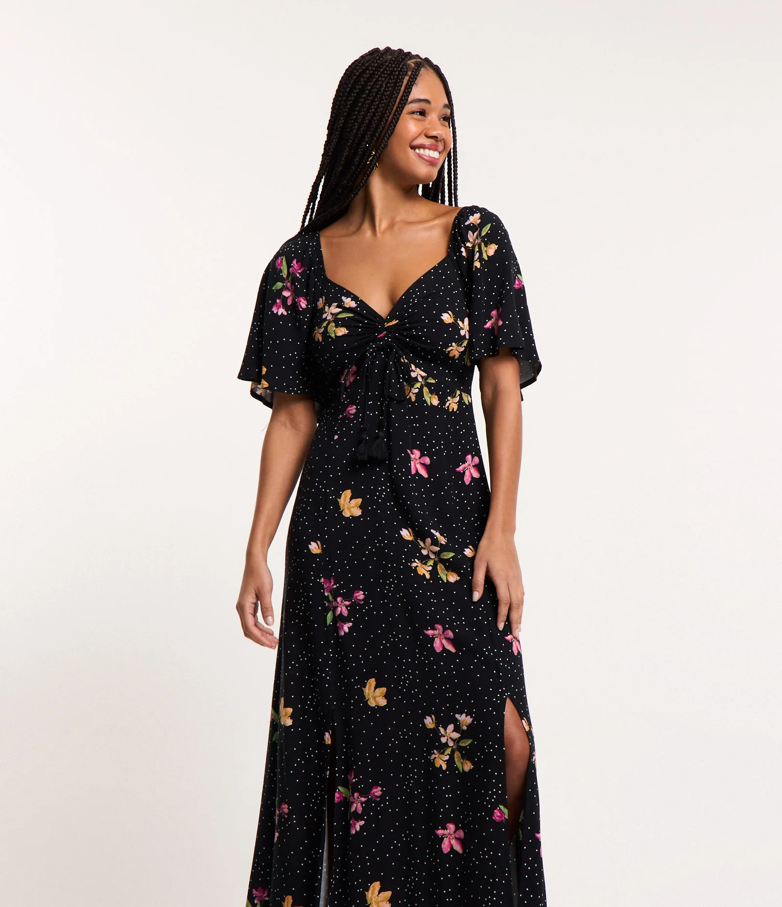Vestido New Midi em Viscose com Tassel no Busto e Estampa Floral Preto - Lojas Renner | Renner (BR)