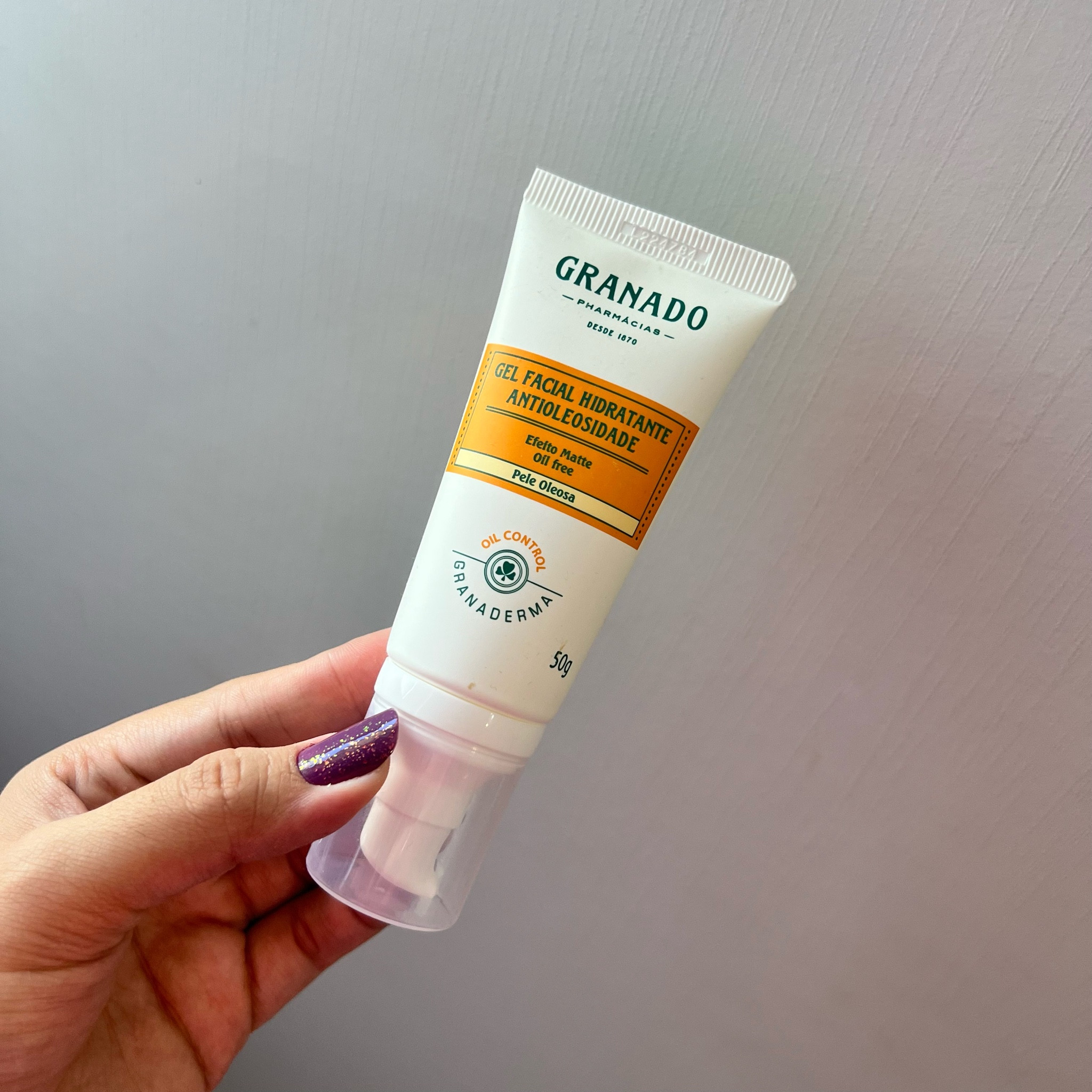 Gel Facial Hidratante Antioleosidade ajuda a prevenir a acne, mantendo a pele à salva das espinhas inconvenientes que aparecem justo no dia da festa.

Com fórmula leve e ação adstringente, controla oleosidade excessiva. Para sua pele ficar suave, Granado Granaderma Gel Facial Hidratante Antioleosidade dá toque macio, sedoso e aveludado, mas sem deixar pegajosa. O rosto fica hidratado, livre do brilho excessivo e com os poros menos aparentes. 

#LTKbeauty #LTKbrasil #LTKstyletip