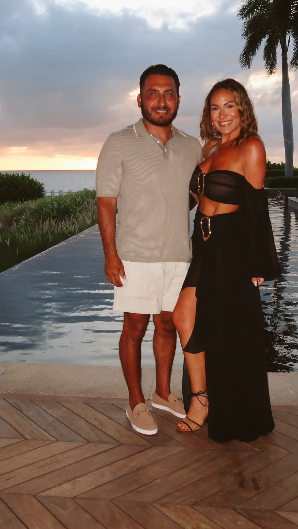 Wrapped up our last night in Anguilla with a golden sky, ocean breeze, and a man who still makes me blush 🌅🍴✨ Feeling full in every way.

5’2” | 130 lbs | 34DD | 25” waist
Wearing a size small

#AnguillaNights #SunsetDinner #VacationVibes #ResortStyle #CouplesTrip #PetiteStyle #Over40Style #affliate #IslandGlow #RomanticEscape #OOTN #TropicalNights 

#LTKPetite #LTKOver40 #LTKStyleTip #LTKOver40 #LTKPetite