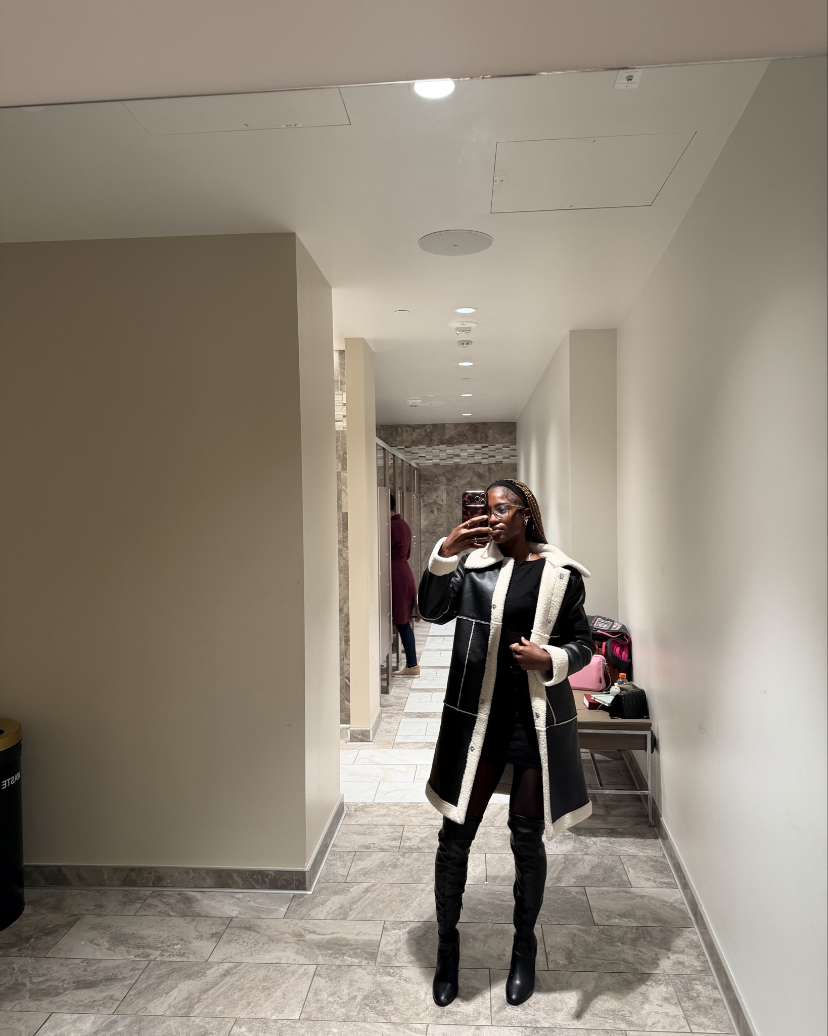 🖤Hi babes, 

A good coat changes everything @Macys Maralyn & Me faux shearling style without the two sided pockets!  Perfect winter staples for your closet ❄️

Find it on my LTK plus other timeless looks✨

#ltkootd #macytrenchcoats #tallgirlapproval #luxurylooks #winterstyles