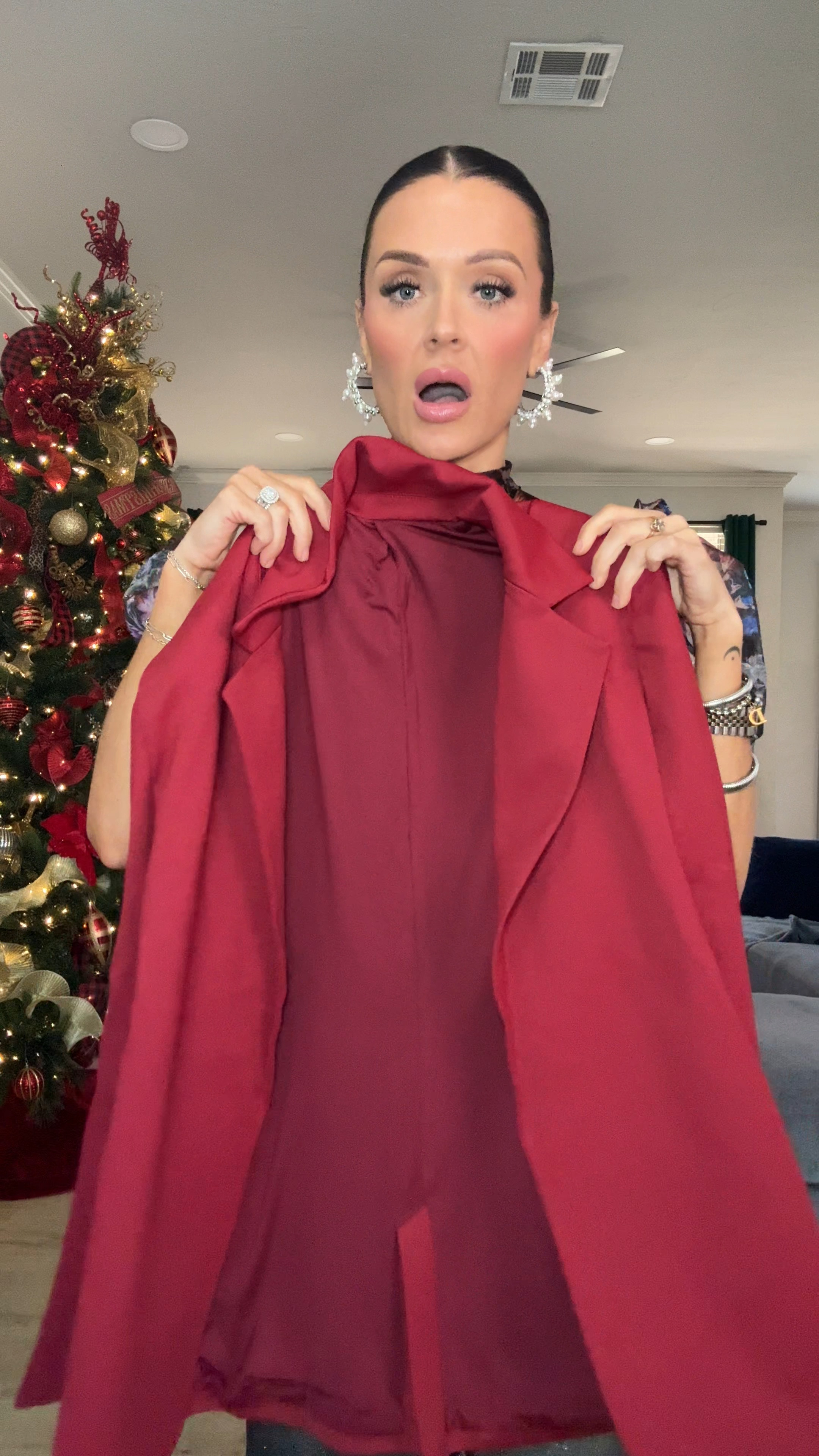 Oversized burgundy blazer. Also comes in other colors! 

#LTKHoliday #LTKStyleTip #LTKSeasonal