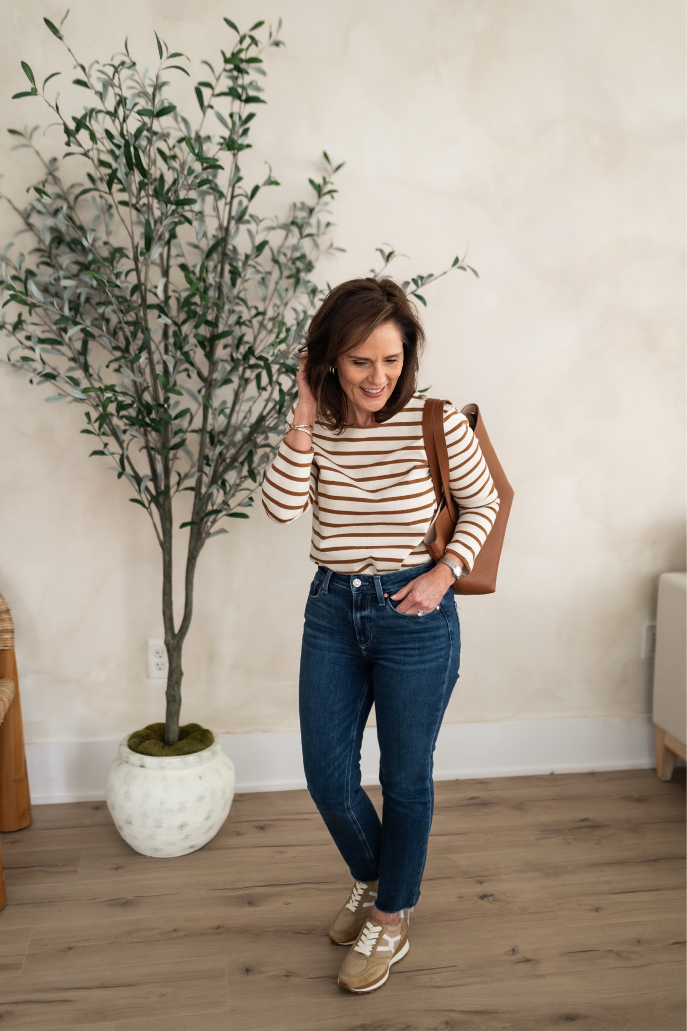 Casual fall outfit, retro sneakers outfit, casual jeans outfit

#LTKShoeCrush #LTKStyleTip #LTKOver40