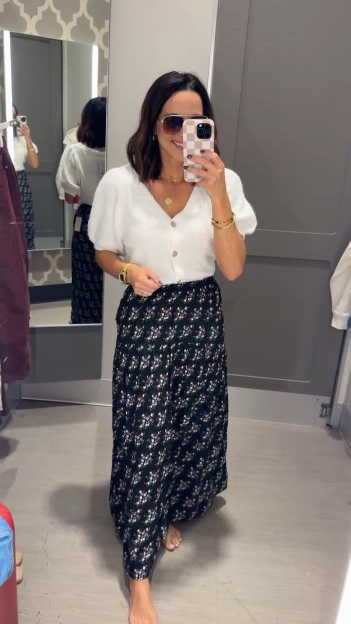 The prettiest floral maxi skirt styled with a button front cardigan 🤍
Y’all this entire look works great for Thanksgiving, church, date night, is so chic and cozy!

Elevated casual, chic style, Target style, Thanksgiving outfit, VintagePickin



#LTKStyleTip #LTKHoliday #LTKFindsUnder50