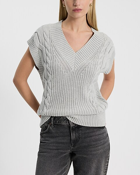 Cable Knit V-neck Oversized Sweater Vest | Express