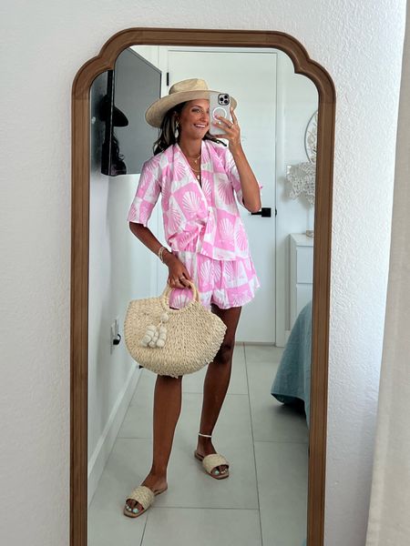 vacation / resort wear outfit ideas from petal and pup. wearing an XS in this linen two piece beac cover up set 🧡