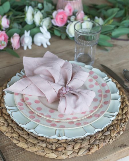 I love adding small details to my tables.  Here I used a pink beaded bracelet for this napkin ring. You can also use it as a gift for your guests! Sharing sources to recreate the look.

#LTKhome #LTKSeasonal #LTKfamily