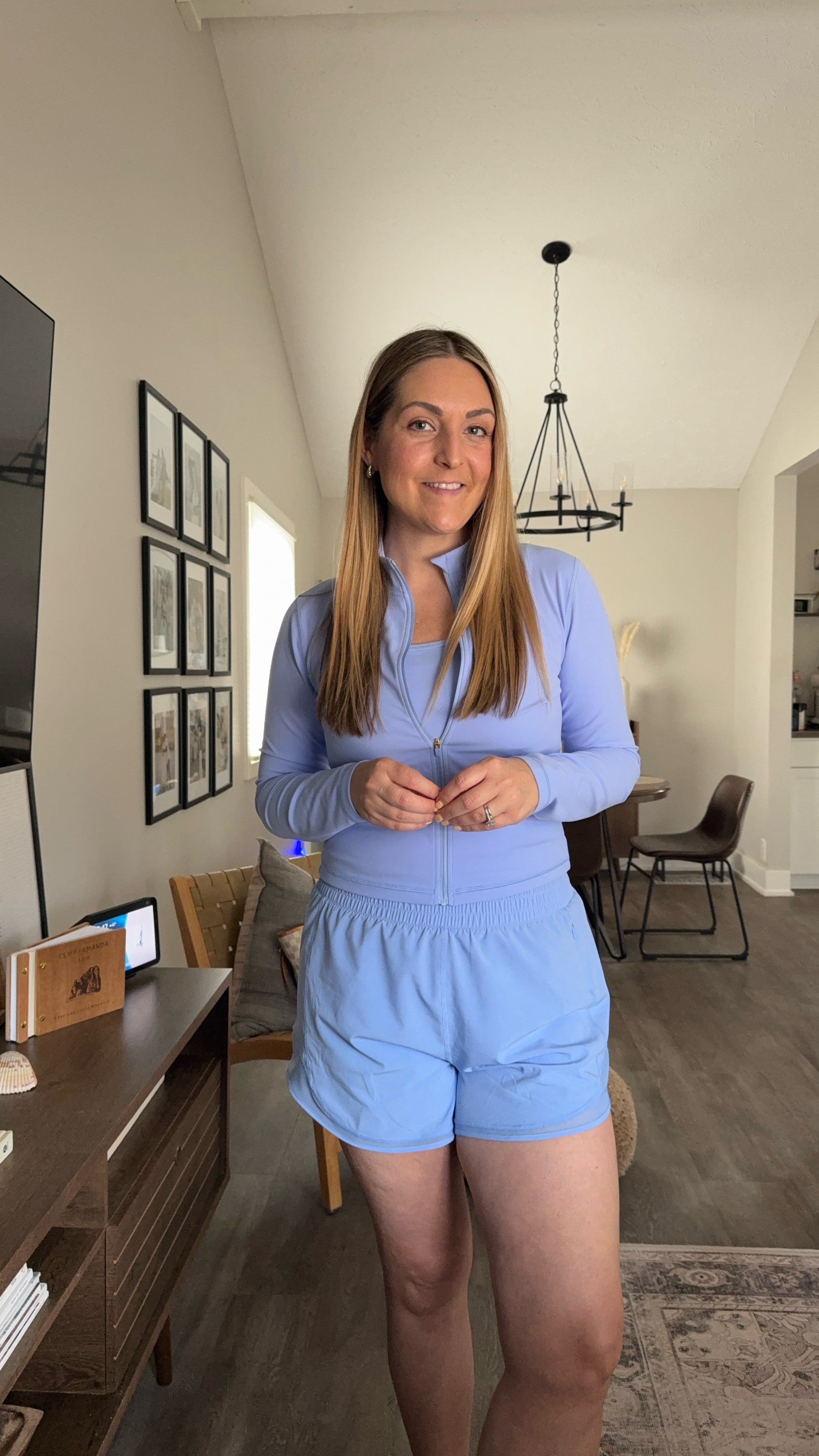 Aritzia unboxing!  New fave matching set for spring and summer- loooove the color! 
#aritzia 

#LTKStyleTip #LTKActive