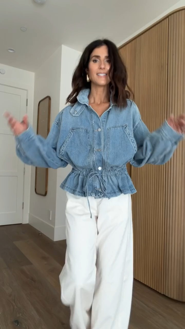 This is a run don’t walk kind of jacket! Probably one of my favorites in my closet right now 🙌🏼❤️ I’m just shy of 5-7” wearing the size medium for more of an oversized fit. Wearing the size XS pants #stylinbyaylin #target #spring #Target 

 #LTKgrwm #LTKootd #LTKOver40