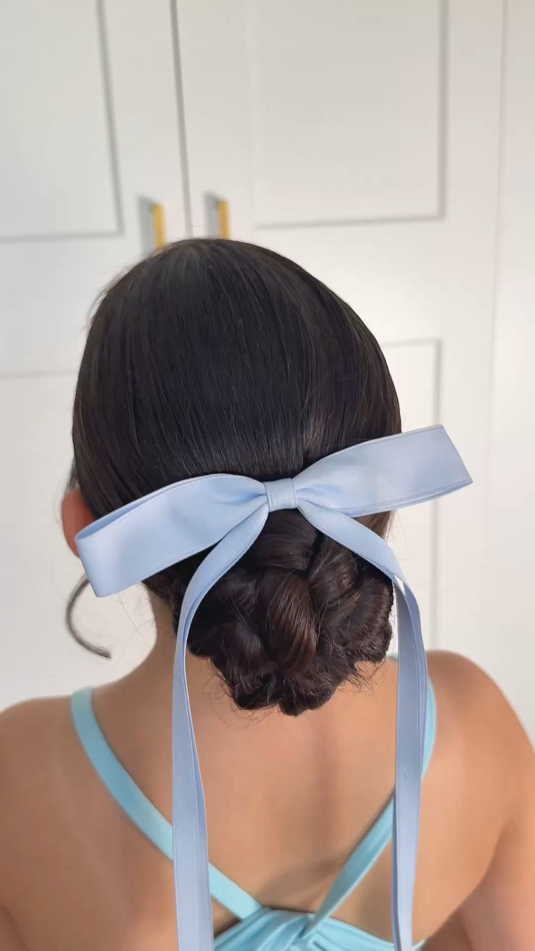 The perfect little dancer bun! And when you need to put a hair net one, you can’t even see the braid!🩷
