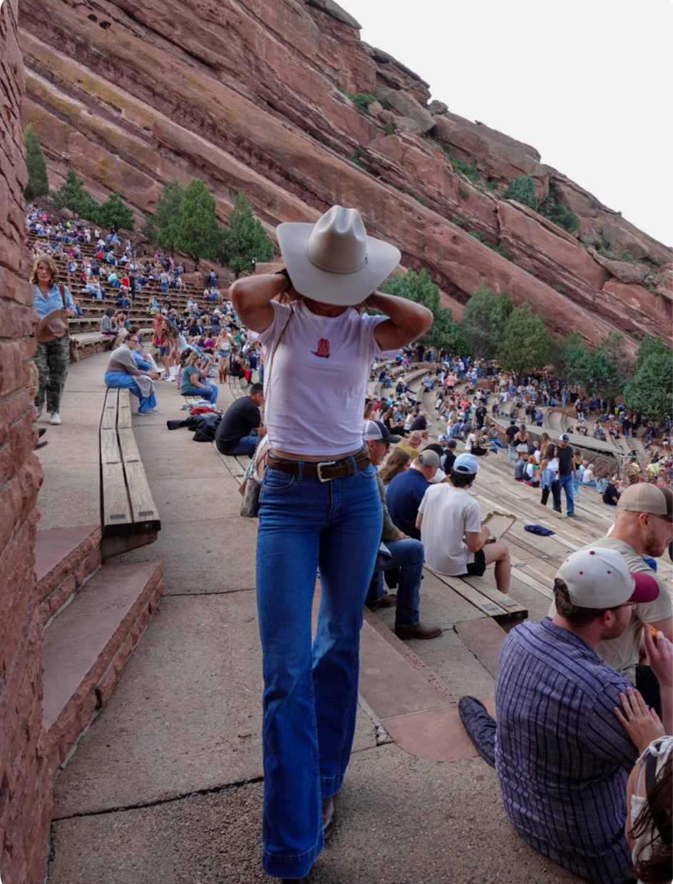 this outfit was sooo comfy and was perfect for a concert at red rocks! simple but cute:) jeans are a 27, top is a small! 