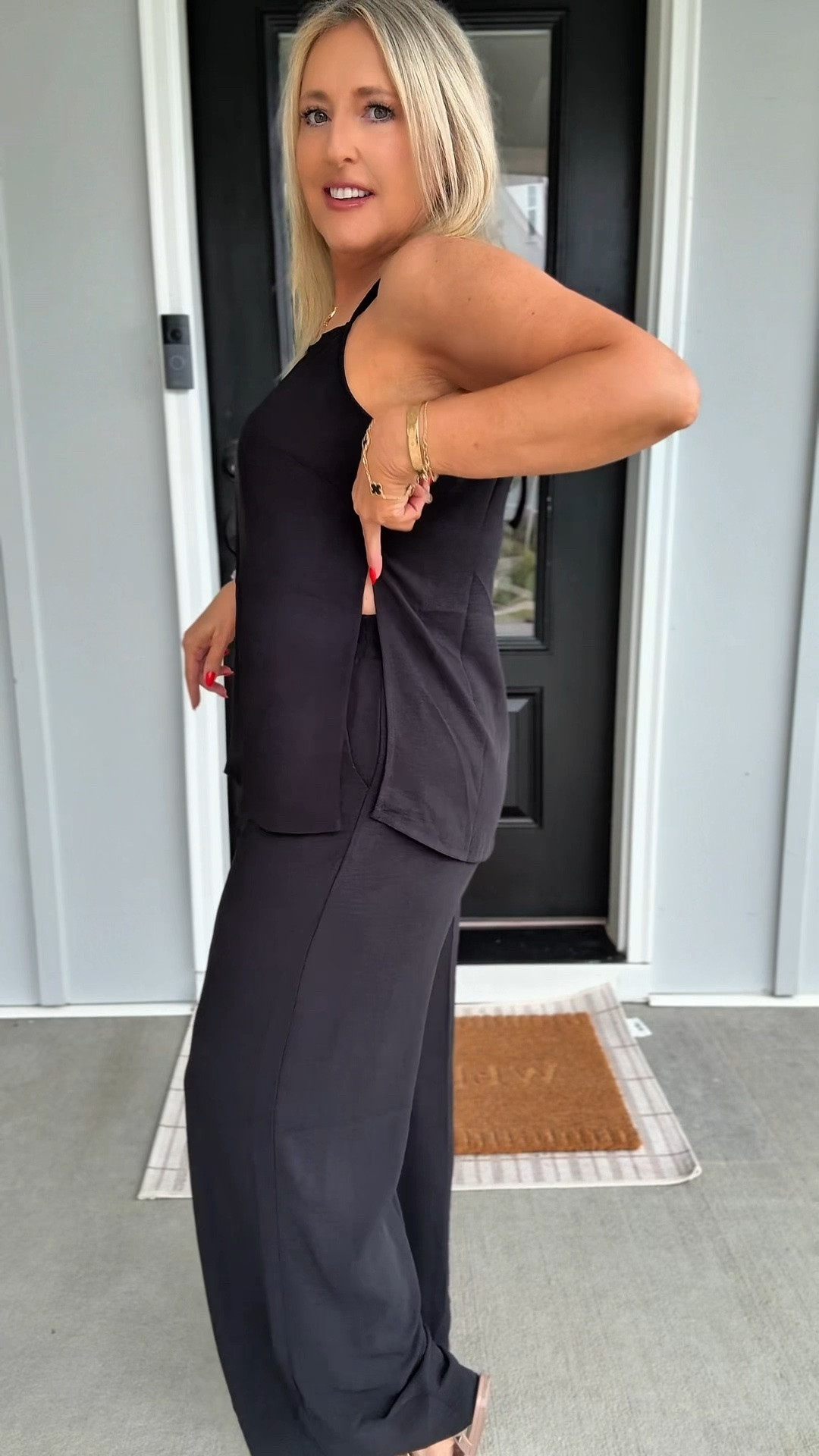 Spring and summer two piece sets for women over 40. I’m in a size medium. I am 5‘4“ 155 pounds with an hourglass figure. ￼