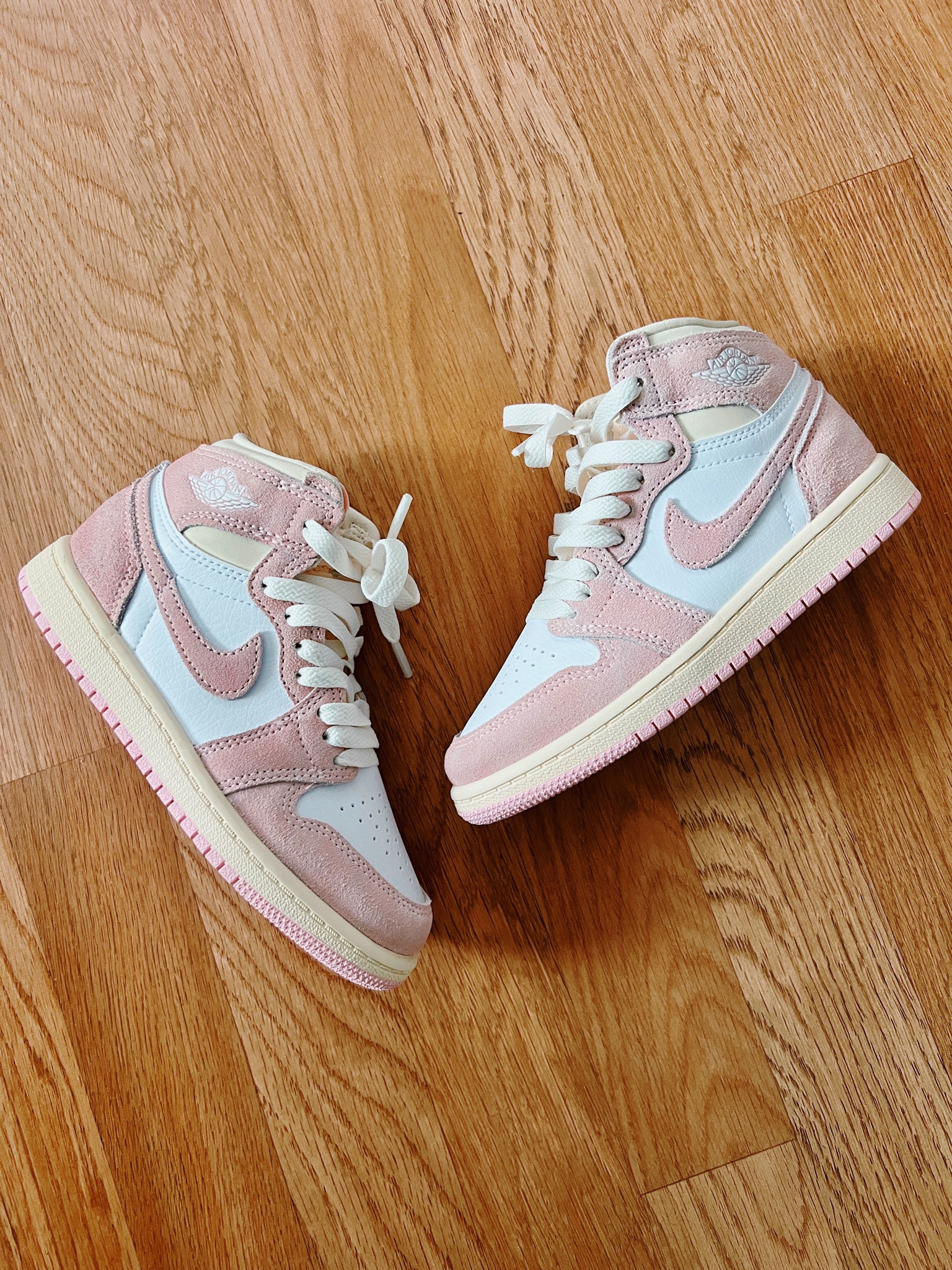 Jordan 1 ‘Washed Pink’

Sneakers, street style, Jordan sneakers, pink sneakers, Jordan 1 outfits, women’s sneakers, kids sneakers, 

#LTKGiftGuide #LTKshoecrush