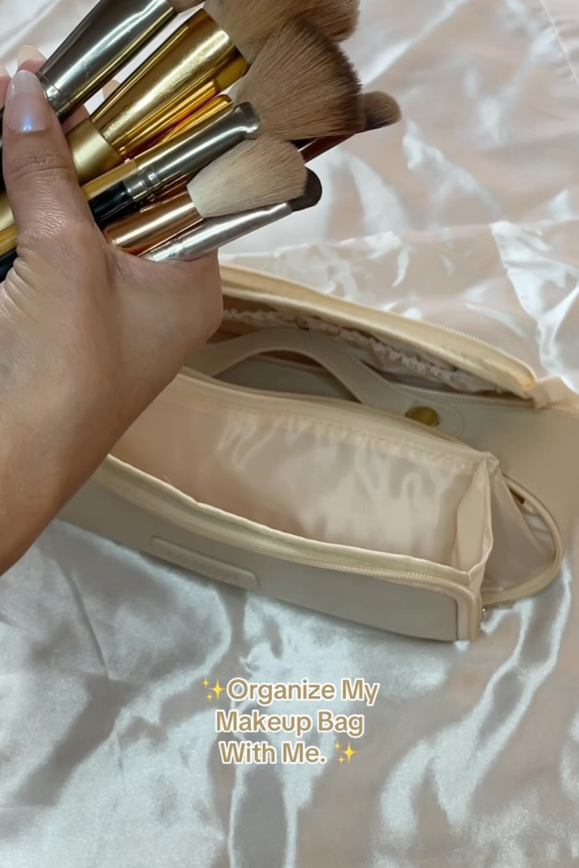 Let’s organize my new makeup bag! ✨

Loving this makeup bag and the amount of space it has. It’s the perfect bag for just the essentials and perfect for traveling. 

#makeupbag #makeupbagessentials #beauty #beautyessentials #ltk