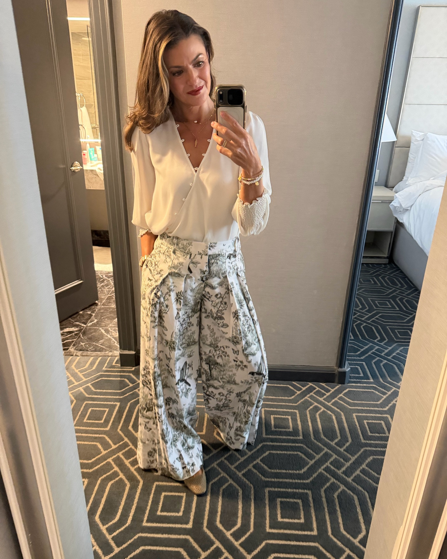 Perfect transitional look 😍 with @lagence & @Alice + Olivia