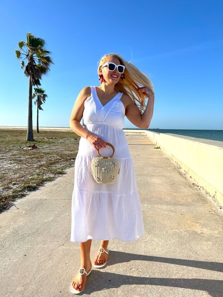 Nordstrom white spring dress. Wearing a medium and fits true to size.




#LTKtravel #LTKfindsunder50 #LTKswim