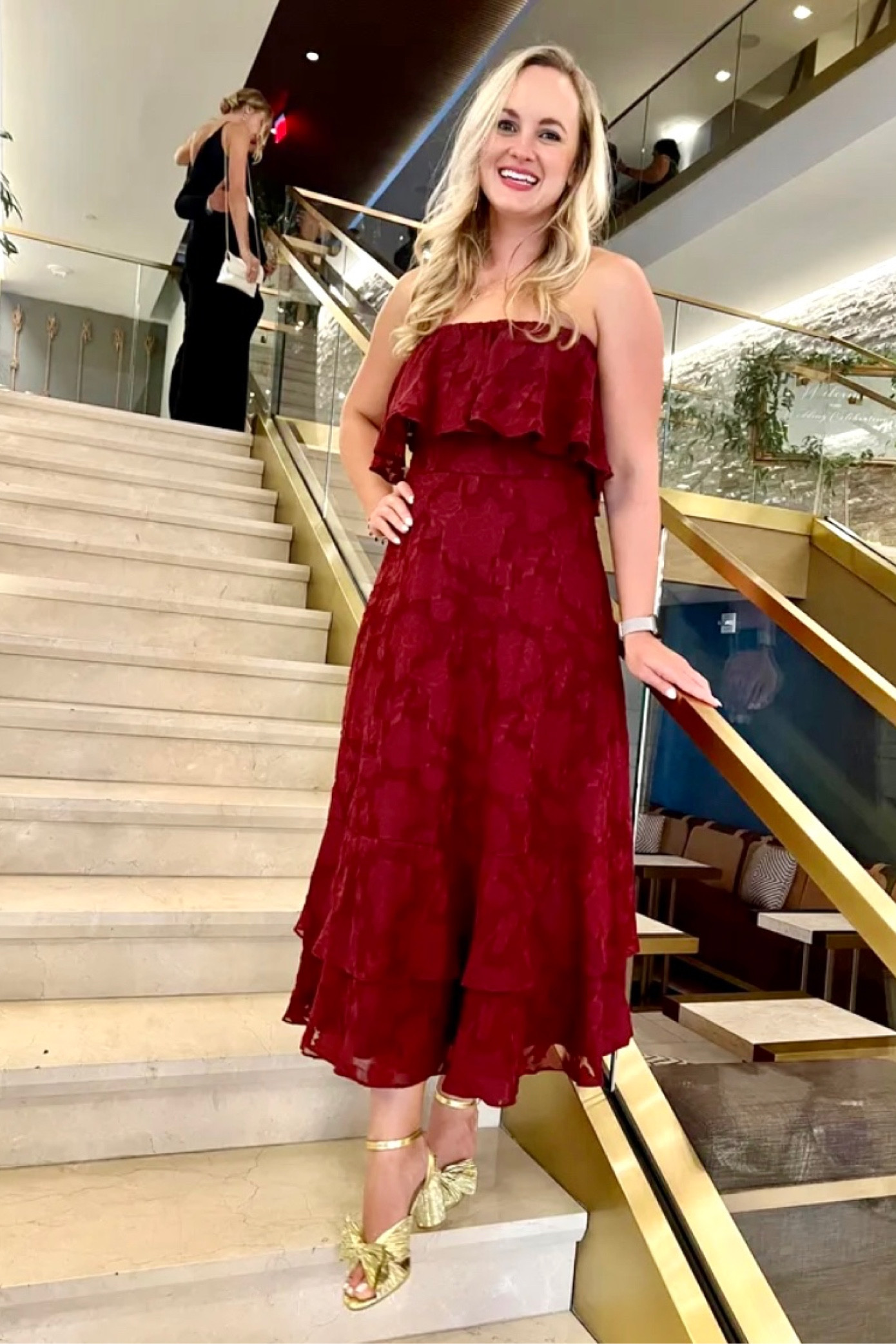 This strapless burgundy dress is so flattering!

Formal night dress, gala night dress, cruise formal night dress, fall wedding guest dress, wedding guest dress for curvy figure 

#LTKwedding #LTKunder100 #LTKFind