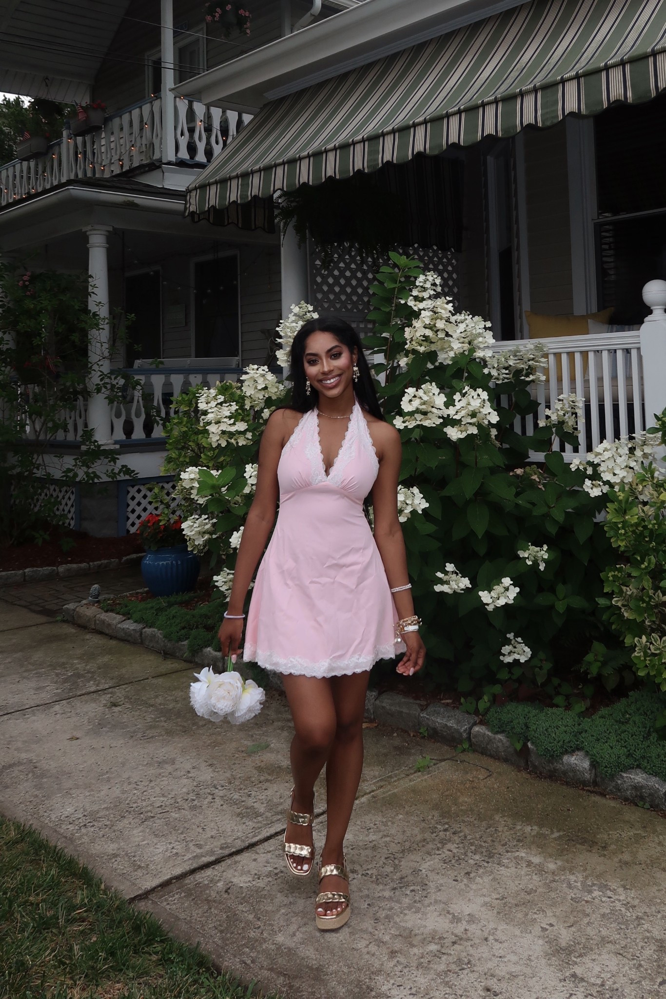 Pretty in pink and living for the soft summer nights 🌸✨ This halter mini dress is giving all the coquette energy — flirty, feminine, and effortlessly chic 💕 #OOTD #CoquetteStyle #SummerLook #PinkDress


#LTKSeasonal #LTKFindsUnder50 #LTKStyleTip
