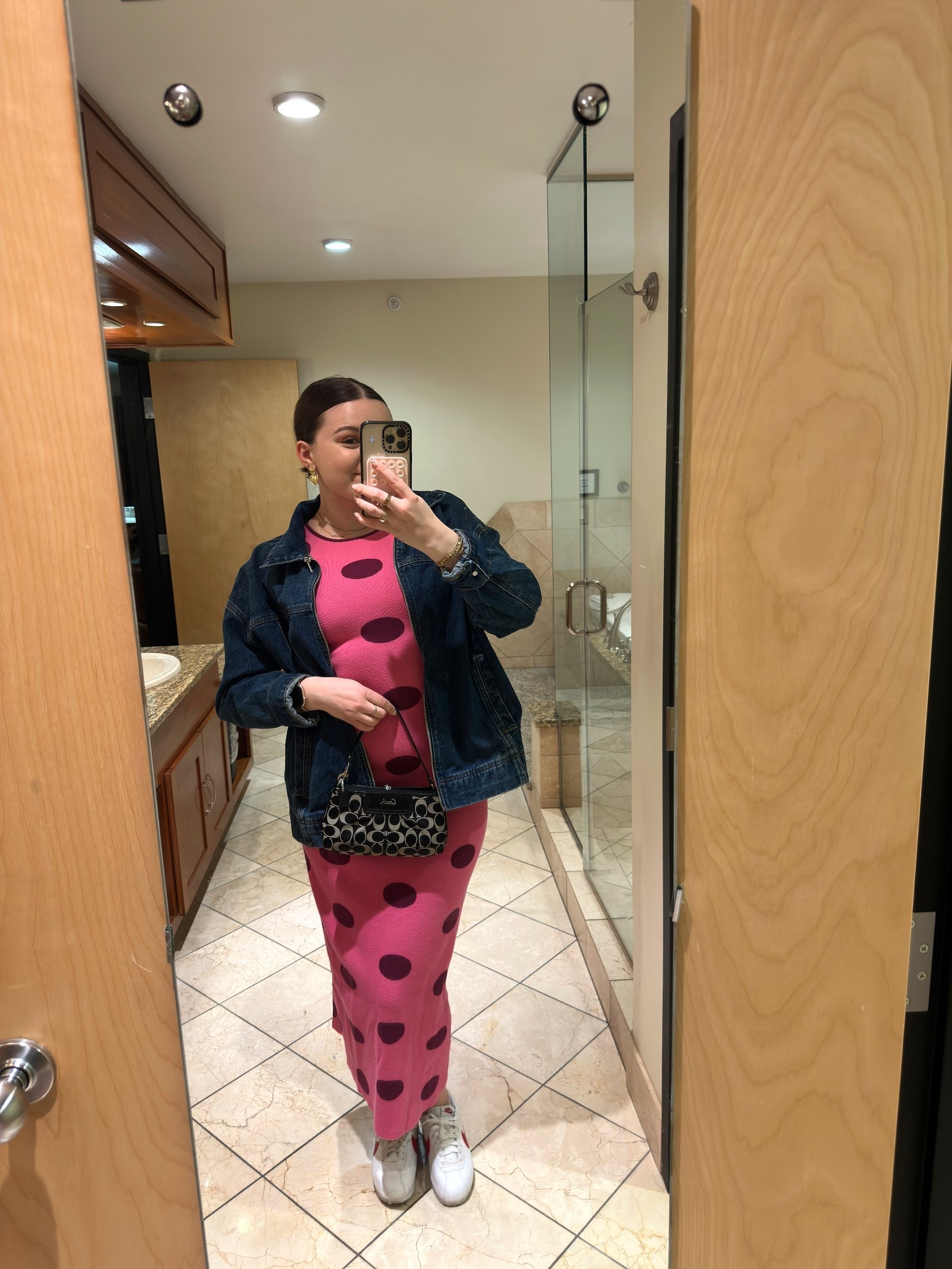 Dressed down Valentine’s Day outfit! Perfect for date night ❤️

#LTKValentine #LTKootd #LTKMidsize