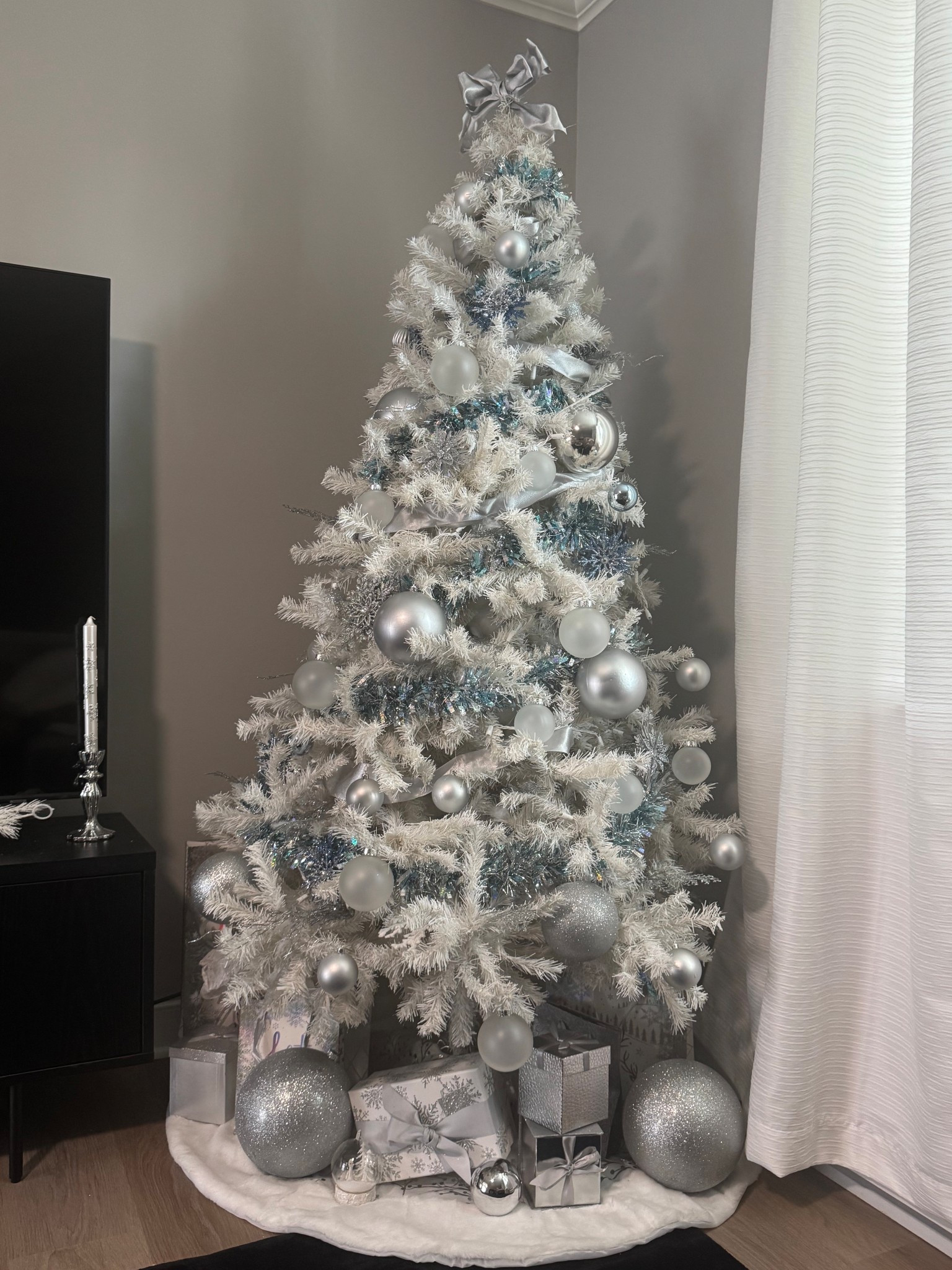 Winter Wonderland ❄️

#christmastree #christmas decor 

#LTKSeasonal #LTKFindsUnder100 #LTKHoliday