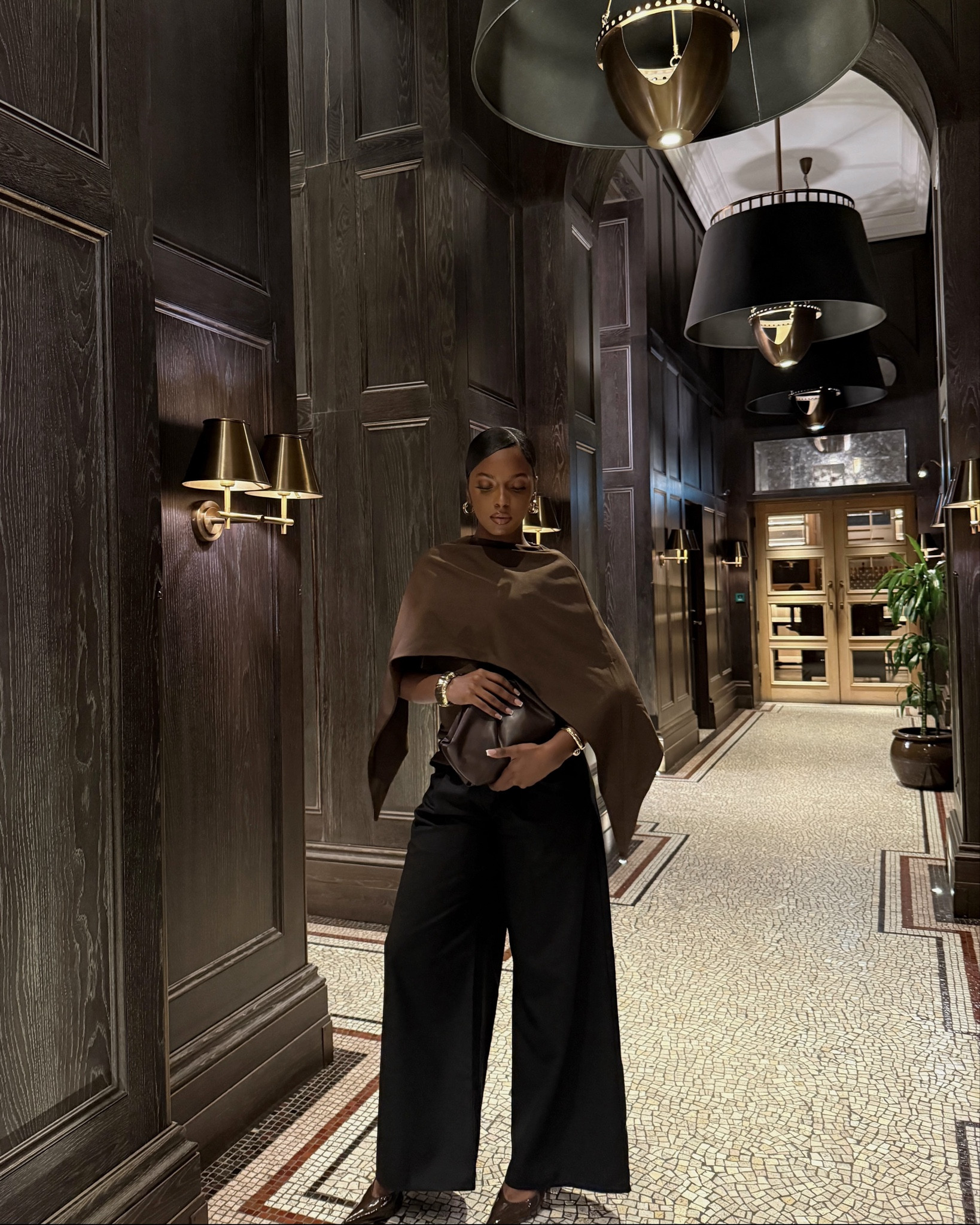 Full PLT fit 🤎

Cape top, wide leg trousers, tailored trousers, clutch bag, chocolate brown, winter outfit, date night, going out outfit, girls nightt

#LTKautumn #LTKpartywear #LTKwinter