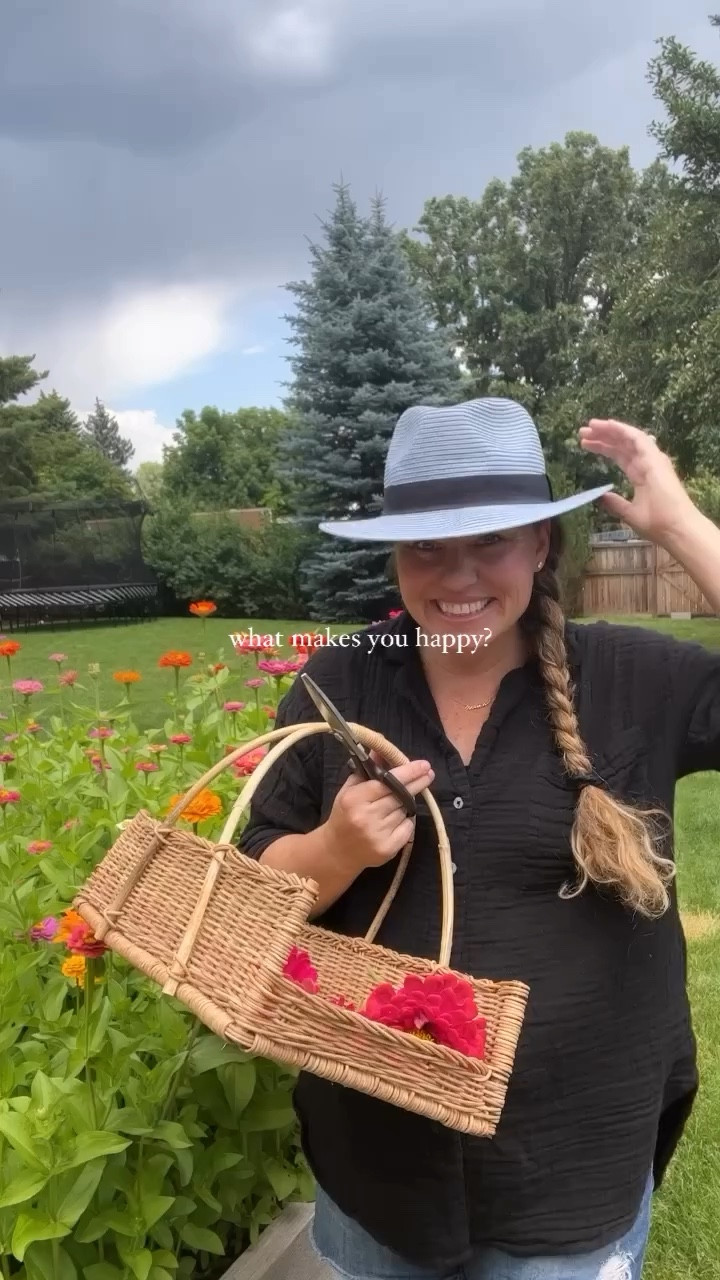 What makes you happy? 🌸 

For me, it’s flowers… especially zinnias! 

💐 There’s just something about their colors, the way they bloom, and the joy they bring to my garden and my life.  And knowing that I grew them is the icing on the cake. 🎂

You can’t help but smile when a flower is involved! Right?!🌼 

What brings YOU happiness? Share below—I’d love to know what lights you up! And make sure to share this post with someone who needs some happiness today too!🌸

 #LazyGirlsGardenClub #HappinessInBloom #zinnia  #zinniasofinstagram #cutflowers #cutflowergarden