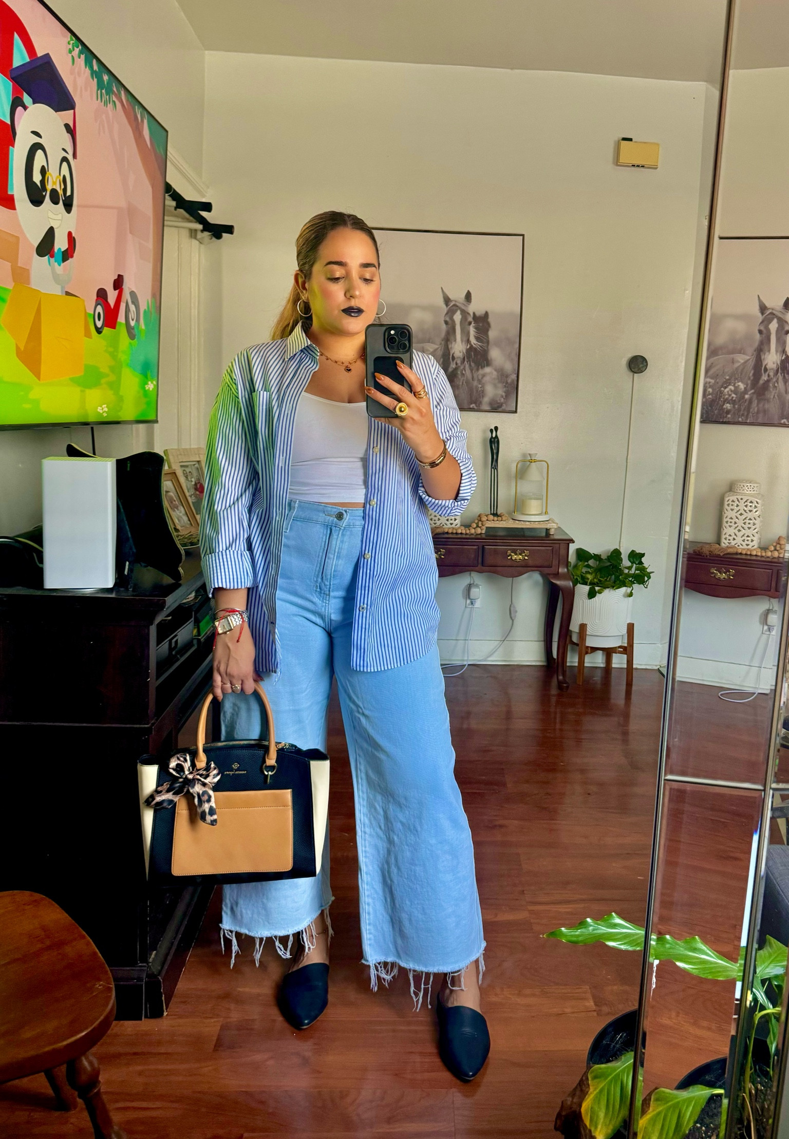 A stripped over sized long sleeve button down & mules are GREAT Fall transition pieces!🤩 This #OOTD is perfect to run the Friday errands!🙌 
XOXO bell@s!🩷🩷

#LTKU #LTKTravel #LTKStyleTip