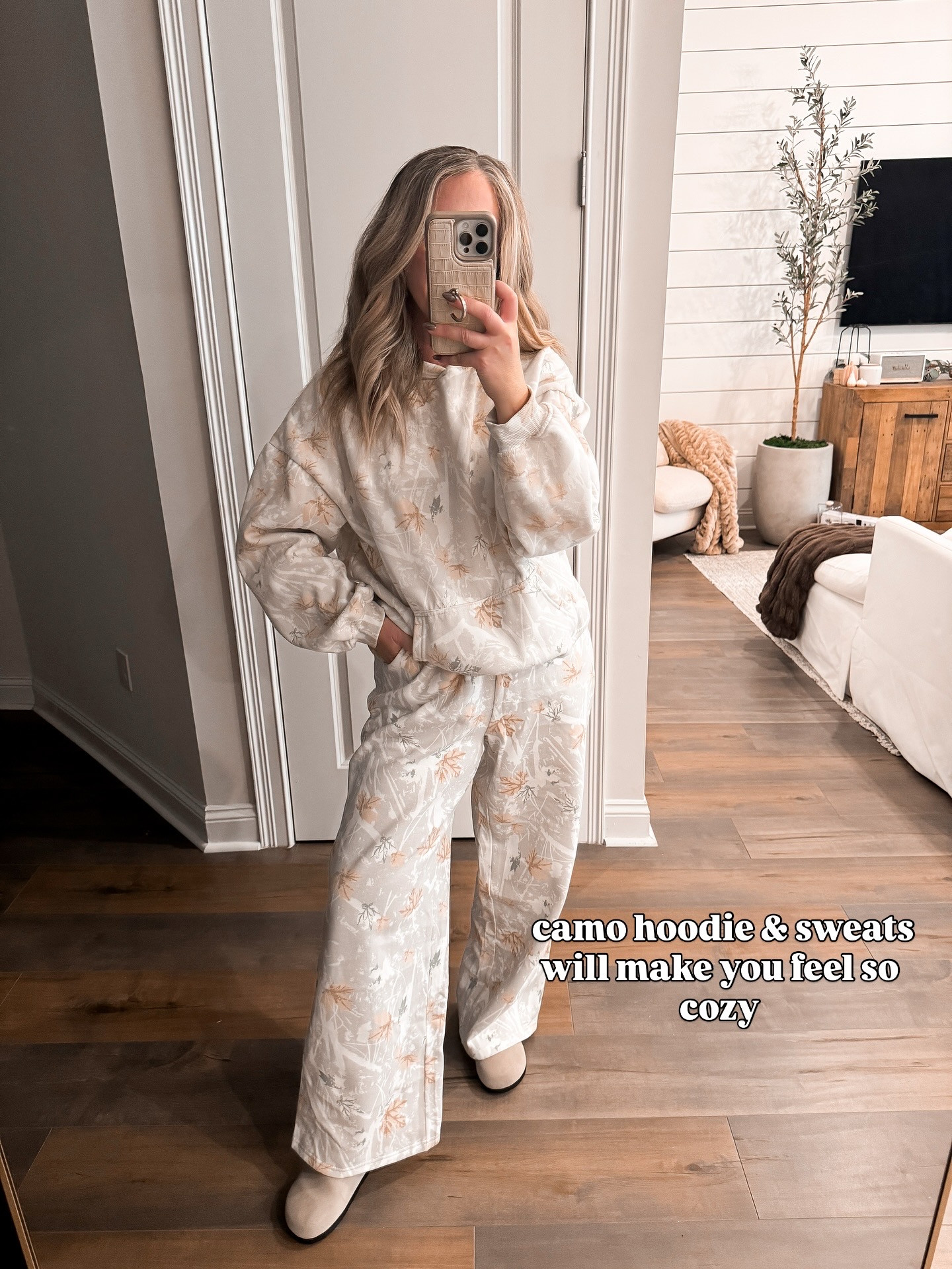 The perfect fall travel look 🍂 Comfy camo set, fleece lined, pockets, oversized fit, travel style, sweatpants, fur clogs, trending style, trendy look | Wearing size small in hoodie and sweatpants 

 #LTKFindsUnder50 #LTKStyleTip #LTKTravel