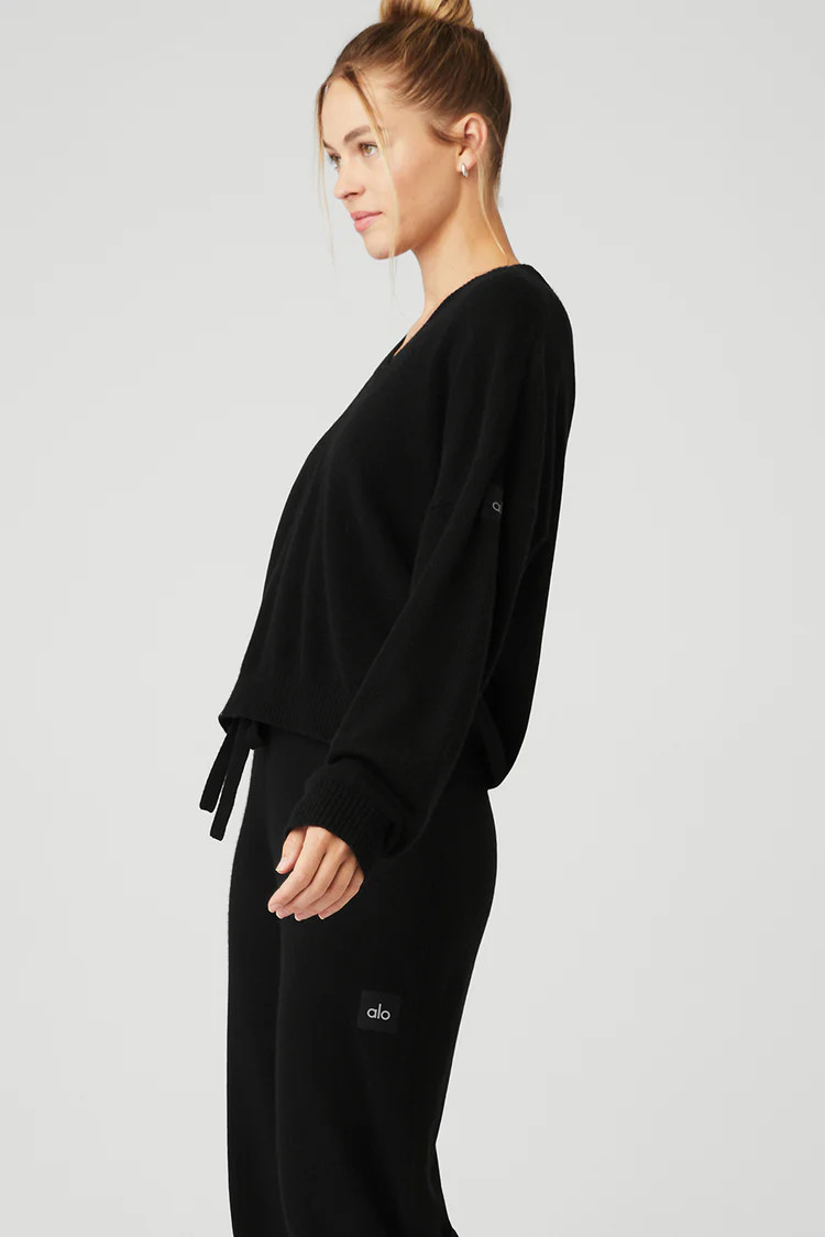 Cashmere Jet Set V-Neck Pullover - Black | Alo Yoga (US)