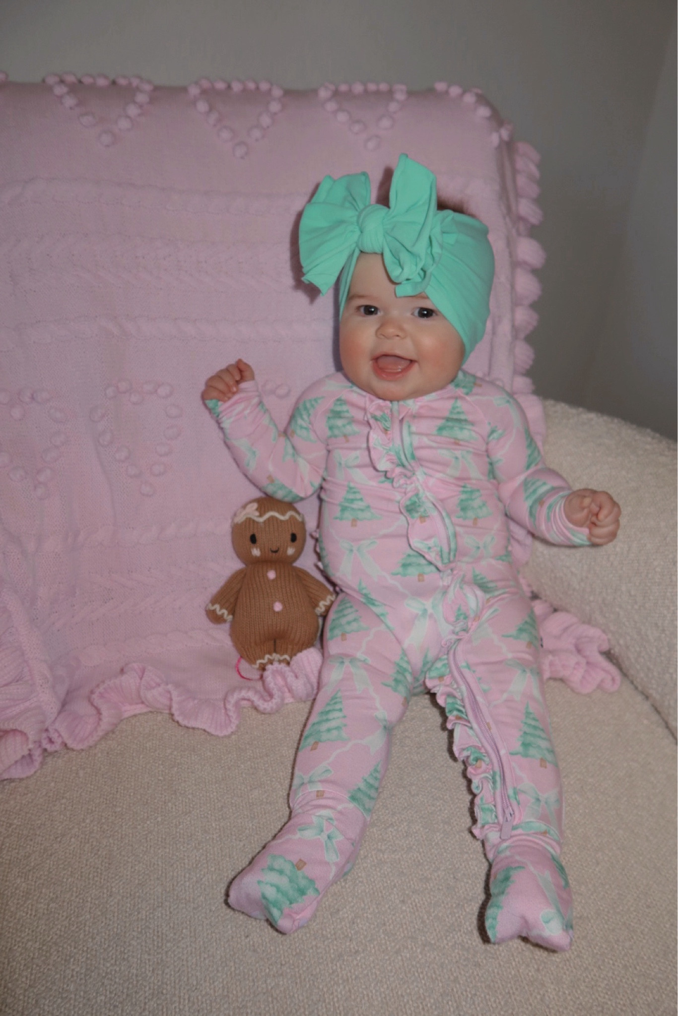 6 months old 🎀🎄 I’m not ok 🥲



#LTKHoliday #LTKBaby