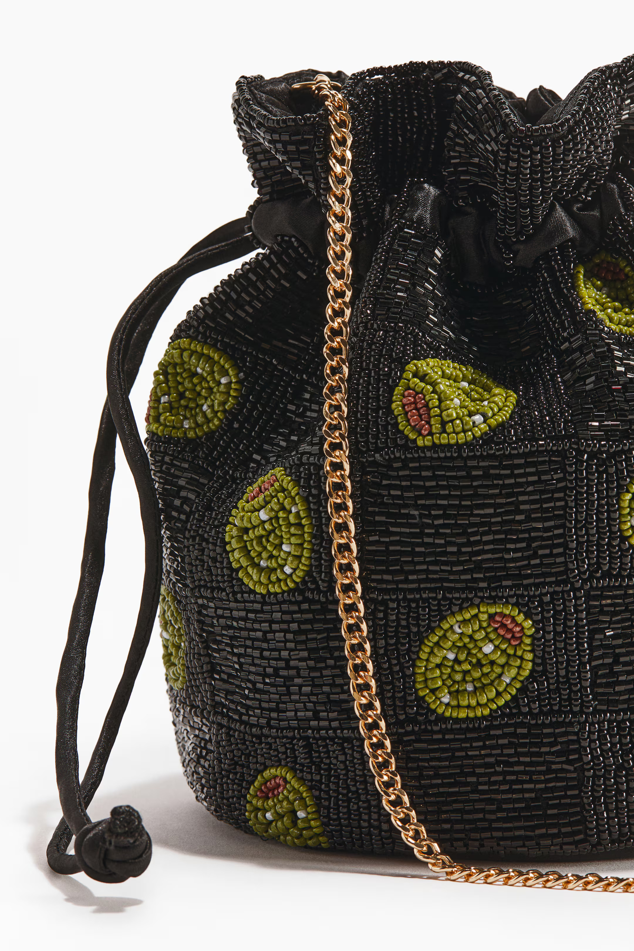 Embellished bucket bag | H&M (UK, MY, IN, SG, PH, TW, HK)