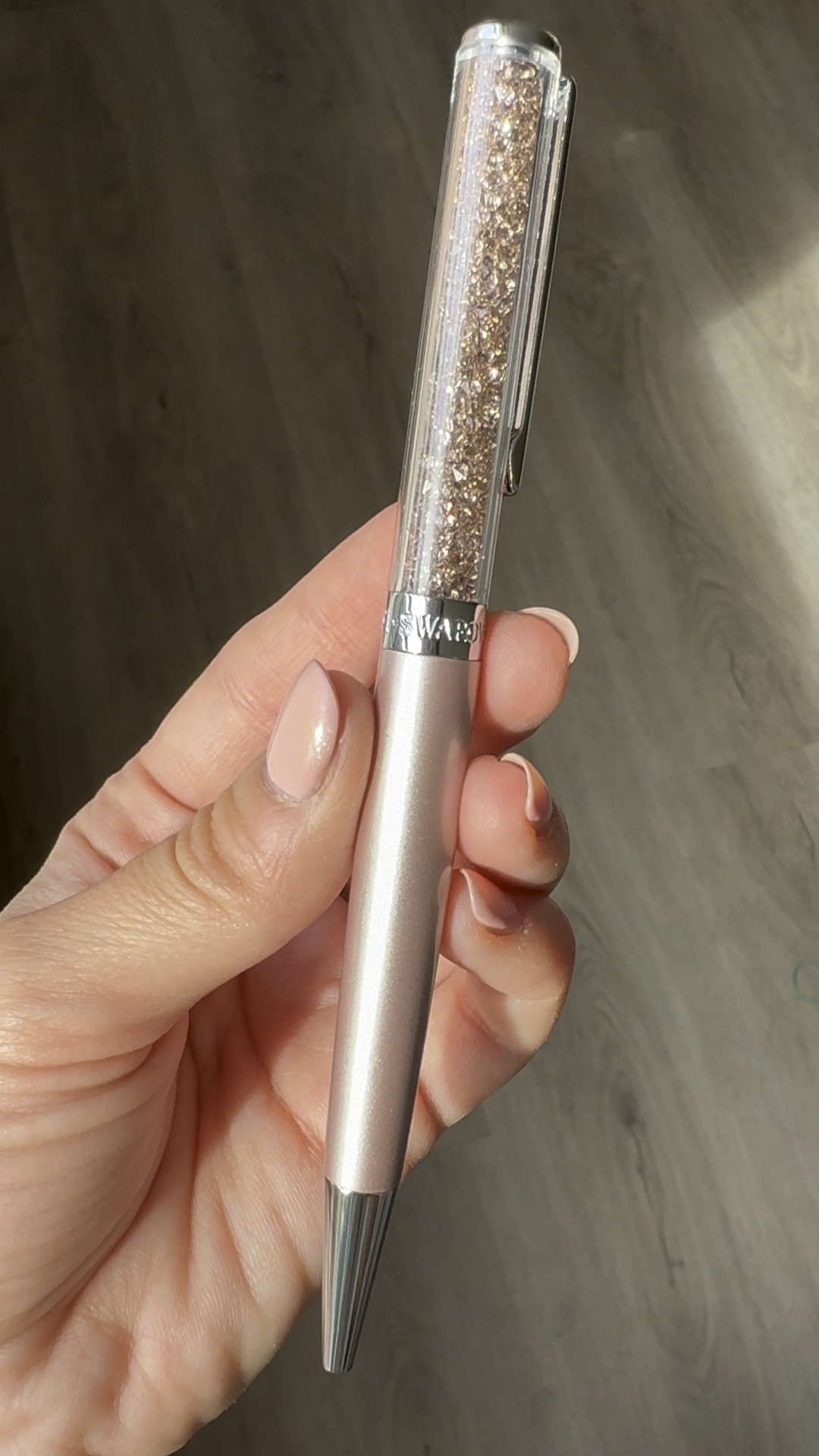 This Swarovski pen is the most stunning I’ve seen in person! It is a gift from my parents and I chose it because I reached the age that I’ll start (hopefully) sign important documents like a home contract 🤞🏻
My favourite colour is pink and this pen has the most lovely pearly pink colour 🎀 It will also make a great gift for people who are going to graduate soon so they can sign with it!

#LTKnederlands #LTKgiftguide #LTKeurope
