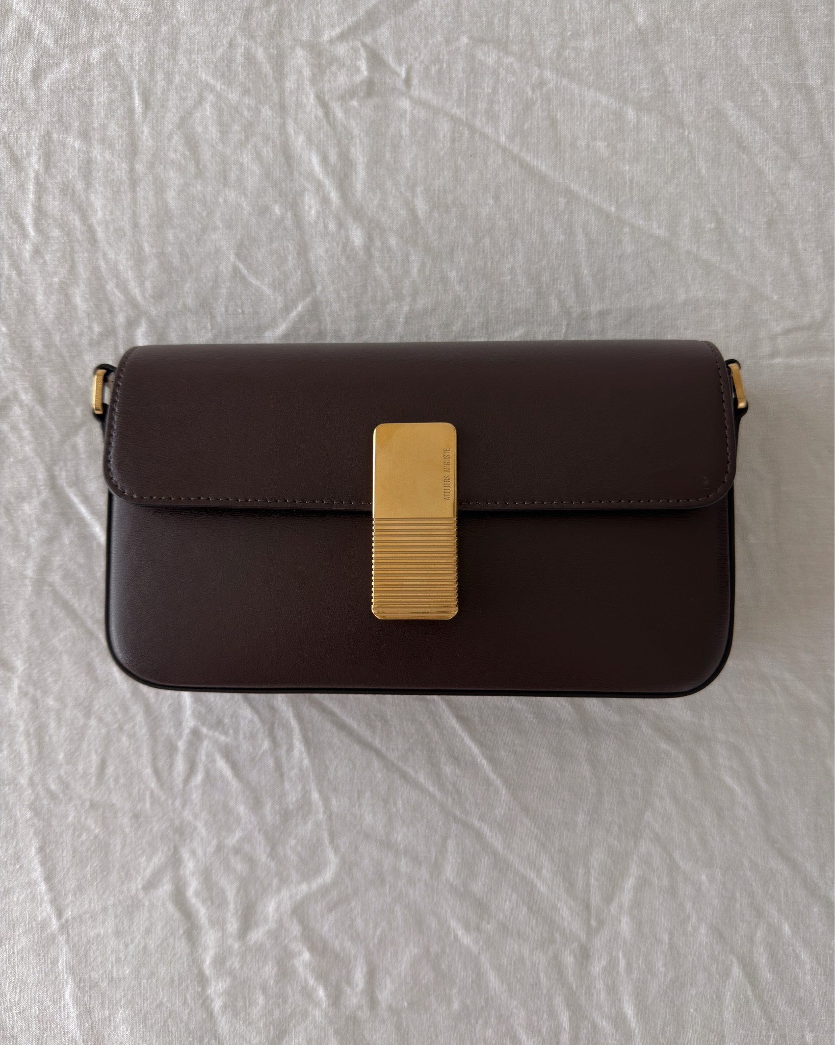 New bag obsession 🤎👜

From French brand Ateliers Auguste, linked here and other handbags I love from them! 

Discover more about the brand, the bag and how I style it in the recent article now live on maevawithamour.com

With Amour, M.

#LTKdayinmylife #LTKTravel #LTKootd