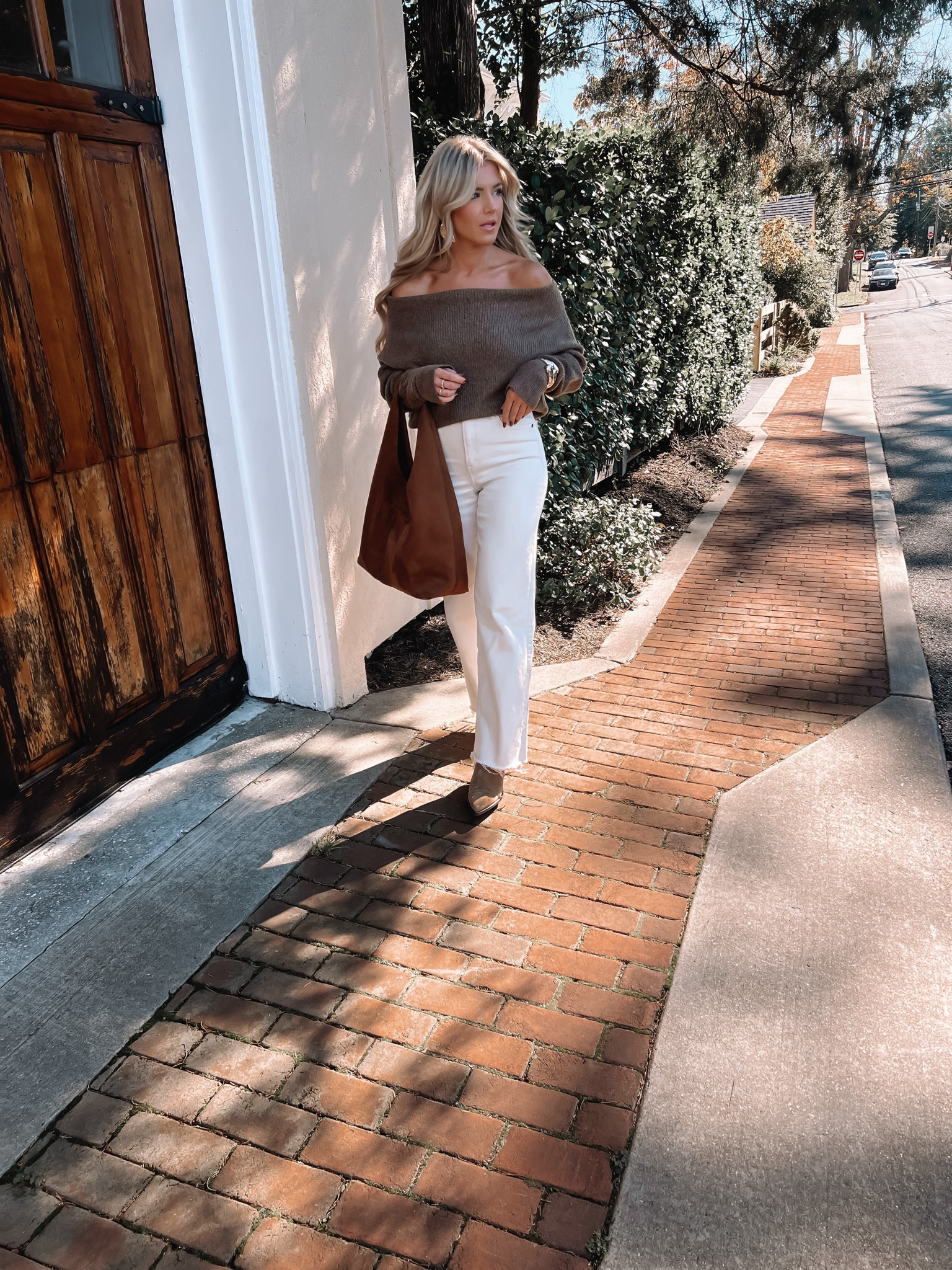 Easy and chic fall outfit! Love these jeans.

#LTKStyleTip #LTKSeasonal #LTKFindsUnder100