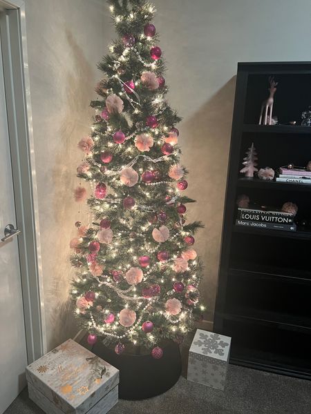 Christmas tree 

#LTKHolidaySale #LTKHoliday #LTKSeasonal