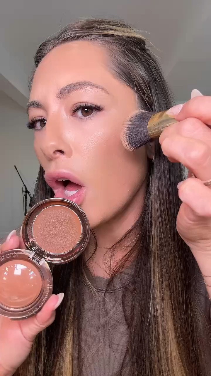 2 bronzers and 2 brushes for less than you can imagine! Using shade cinnamon roll 🤎✨

#LTKgrwm #LTKBeauty #LTKdayinmylife