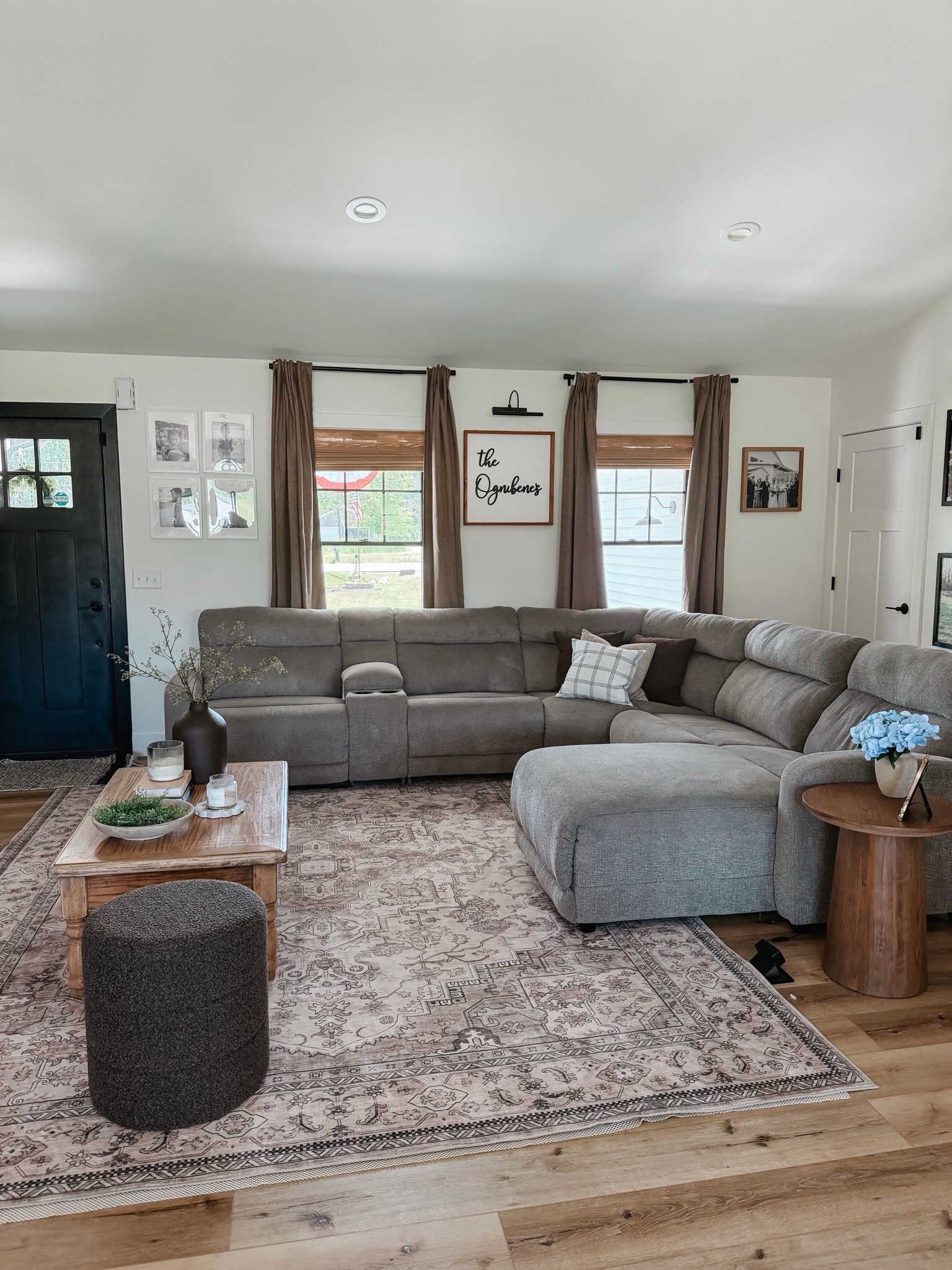 Living room 🤍

#LTKmomlife #LTKHome #LTKSeasonal