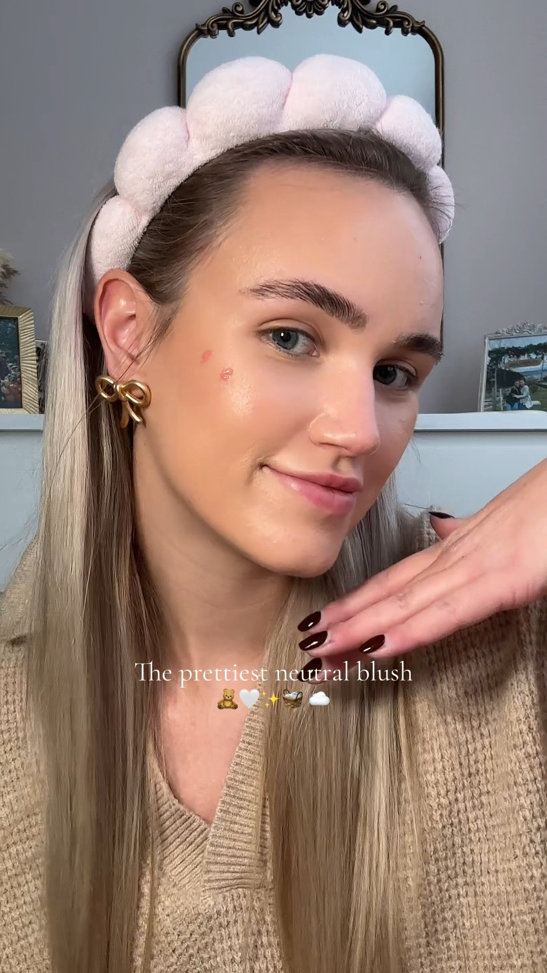 New elf camo blushes! So glowy and super affordable at $7 - shade I used is dusty rosé 🤍✨☁️
•
•
•
#elfcamoblush #elfcosmetics #naturalblush #everydaymakeup #naturalmakeup #drugstoremakeup

#LTKVideo #LTKbeauty