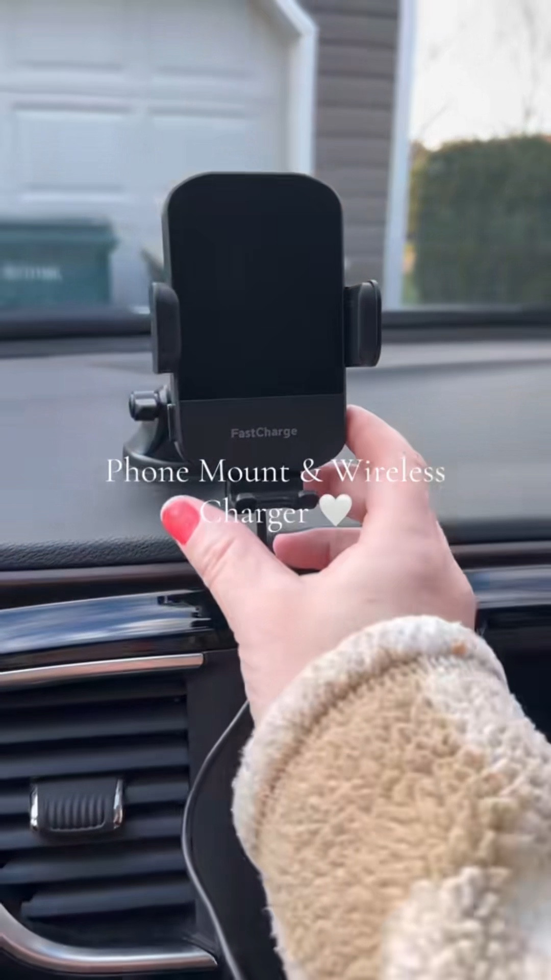 Sturdy & Durable Wireless Phone Charging Mount📱♥️ #phonemount #wirelesscharger #phoneholder #carphonemount #techfinds 