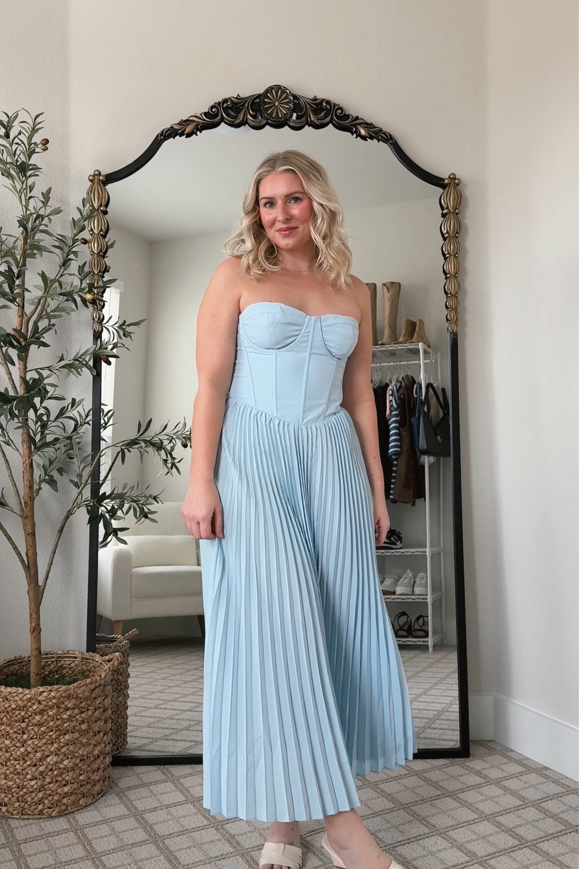 The perfect holiday dresses 🩵✨

#LTKHoliday #LTKSeasonal #LTKStyleTip