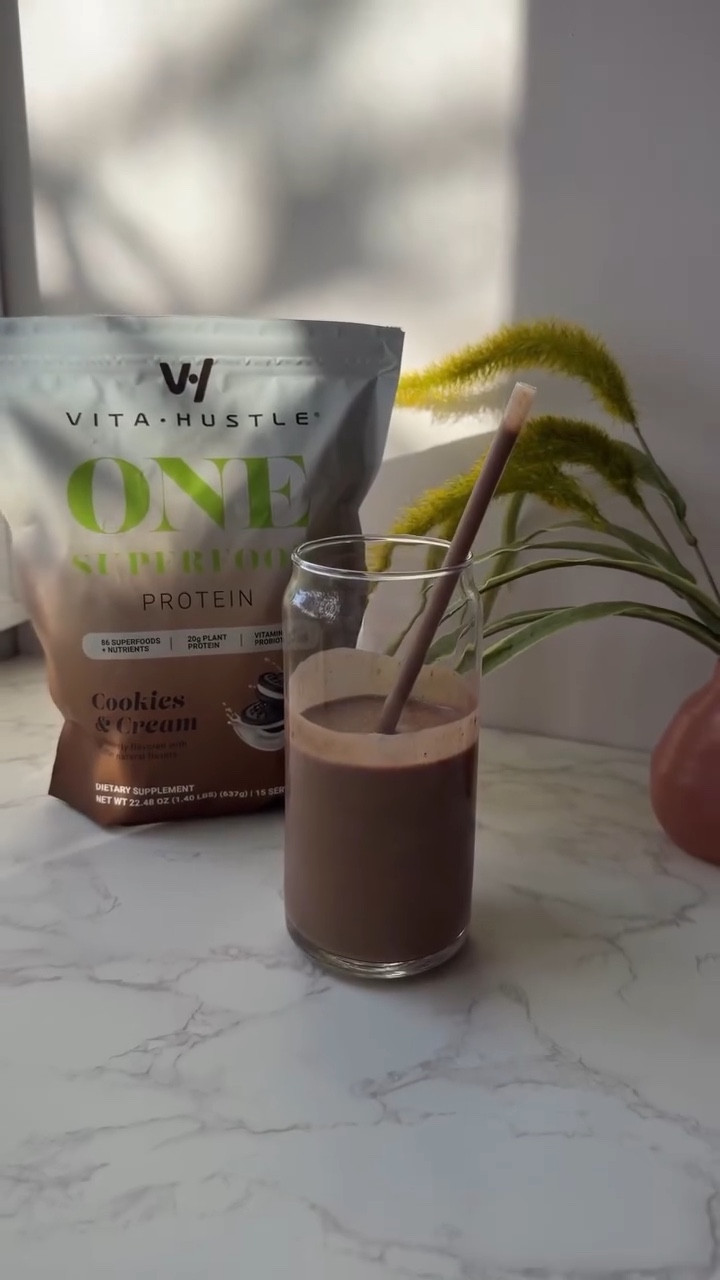 I usually hate protein shakes… but I finally figured out how to make this Cookies & Cream one taste like dessert 🍪🥤 Thick, creamy, and packed with protein - yes, please!

.

#ProteinHack #CookiesAndCreamVibes #HealthyIndulgence #VitaHustle #SmoothieGoals